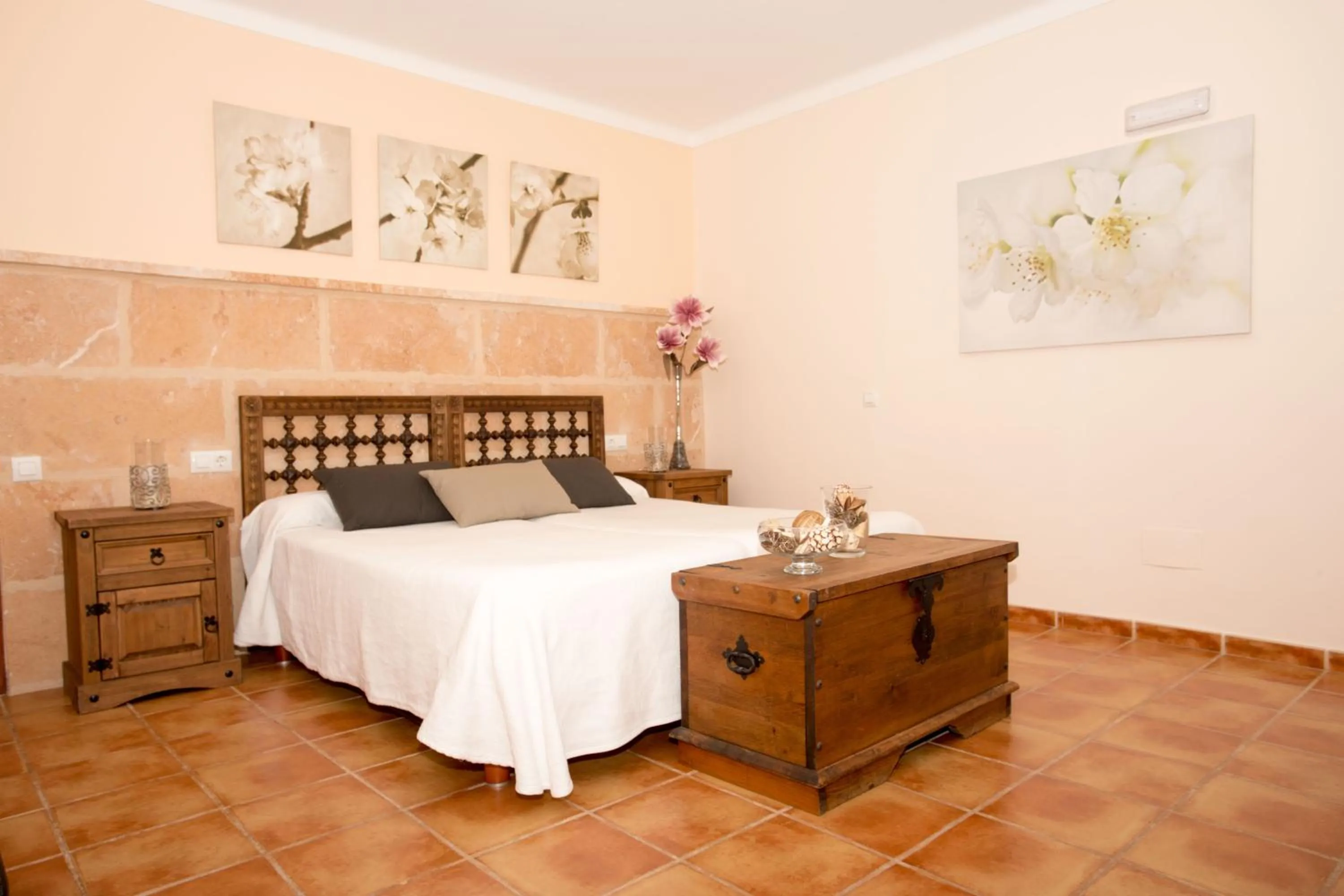 Photo of the whole room, Bed in Agroturismo Es Quatre Cantons