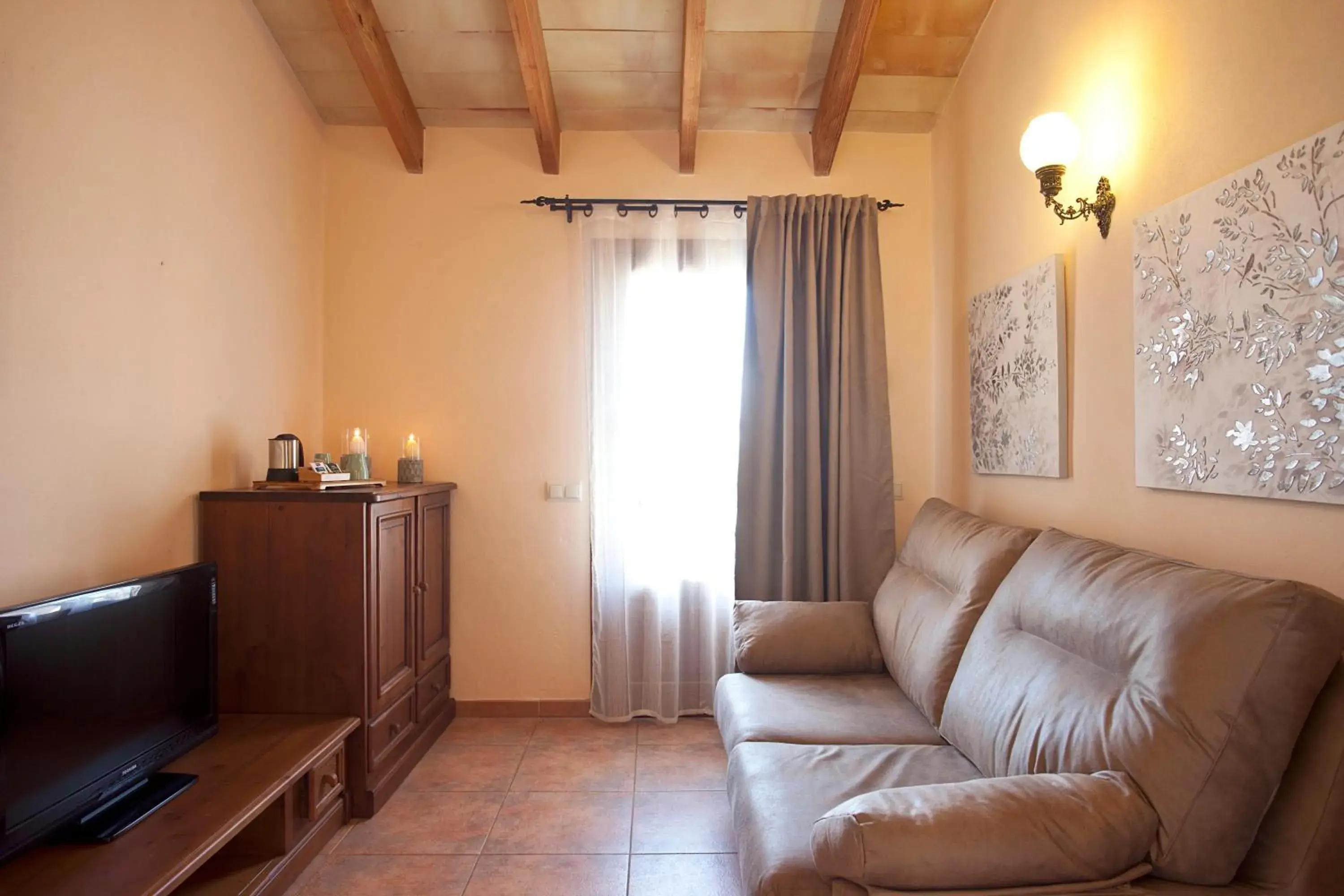 TV and multimedia in Agroturismo Es Quatre Cantons TV and multimedia in Agroturismo Es Quatre Cantons