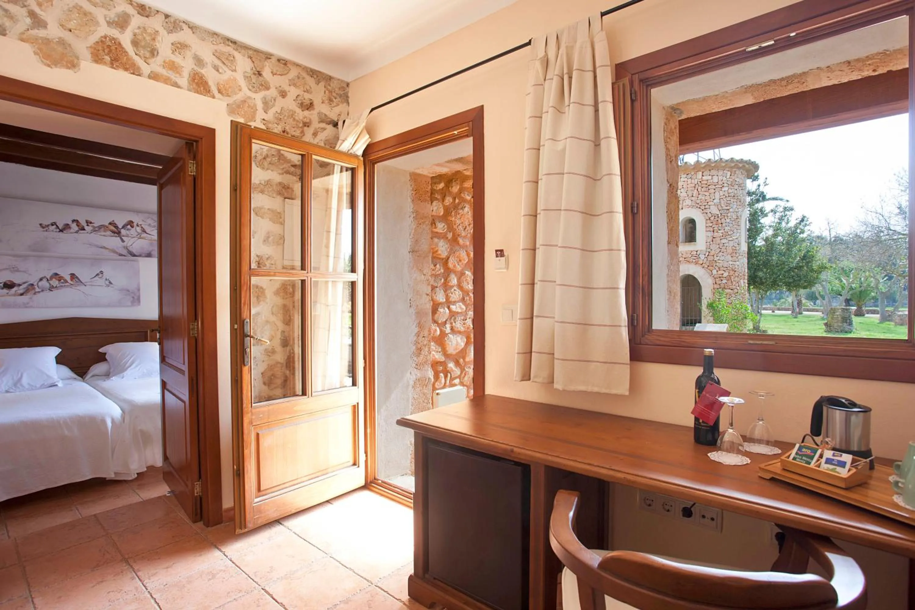 Coffee/tea facilities, Bed in Agroturismo Es Quatre Cantons