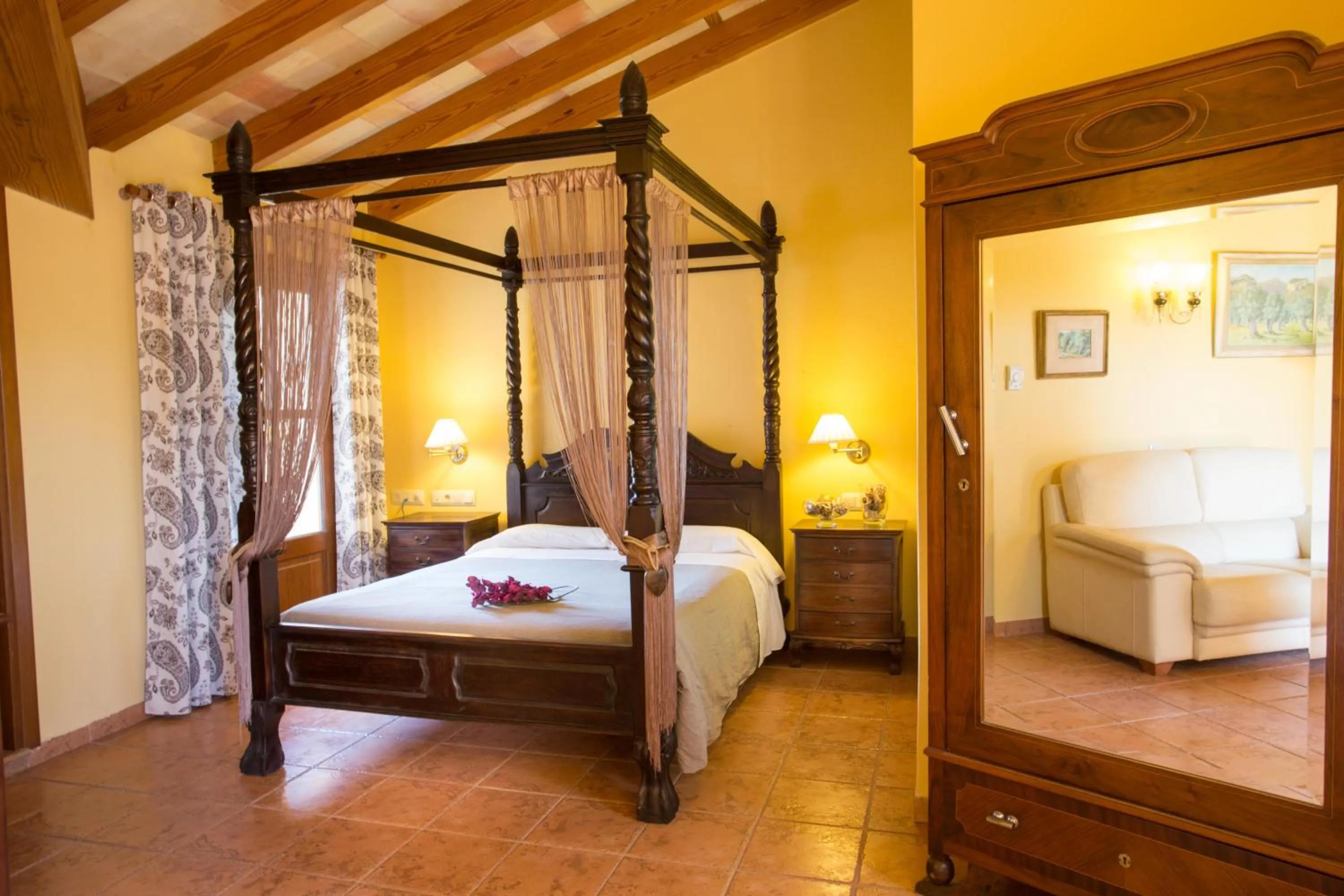 Photo of the whole room, Bed in Agroturismo Es Quatre Cantons