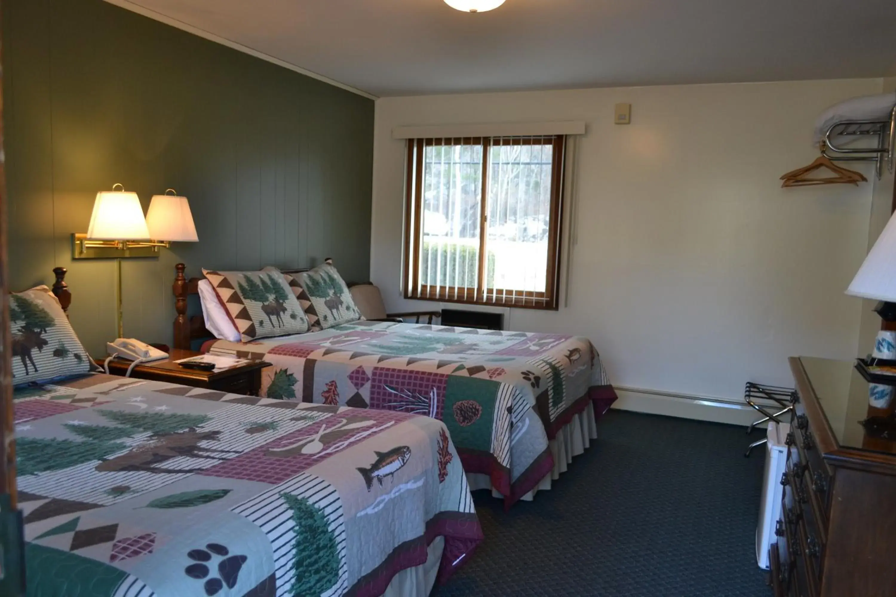 Standard Double Room with Two Double Beds in Kancamagus Lodge Standard Double Room with Two Double Beds in Kancamagus Lodge