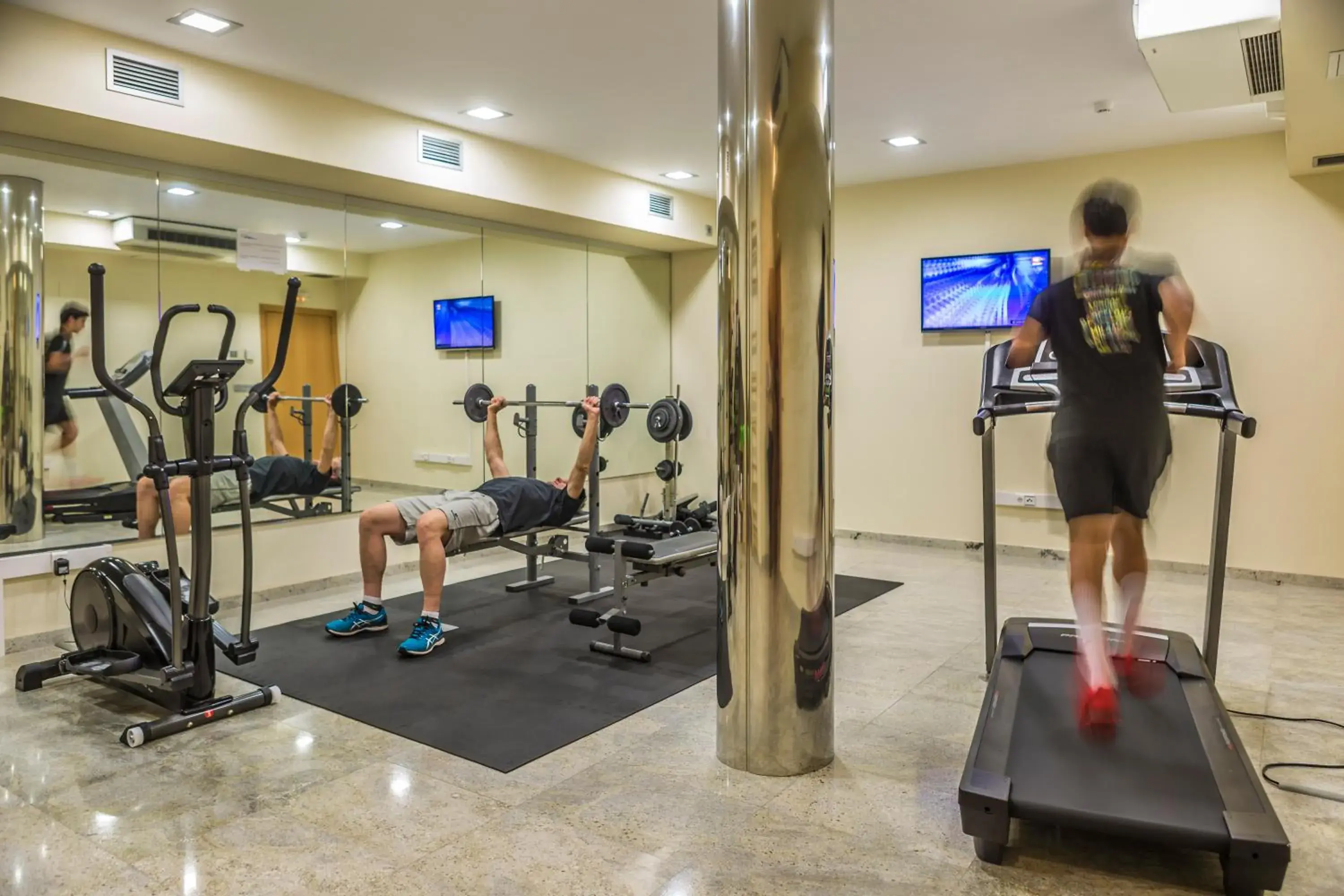 Fitness centre/facilities in Hotel Desitges Fitness centre/facilities in Hotel Desitges