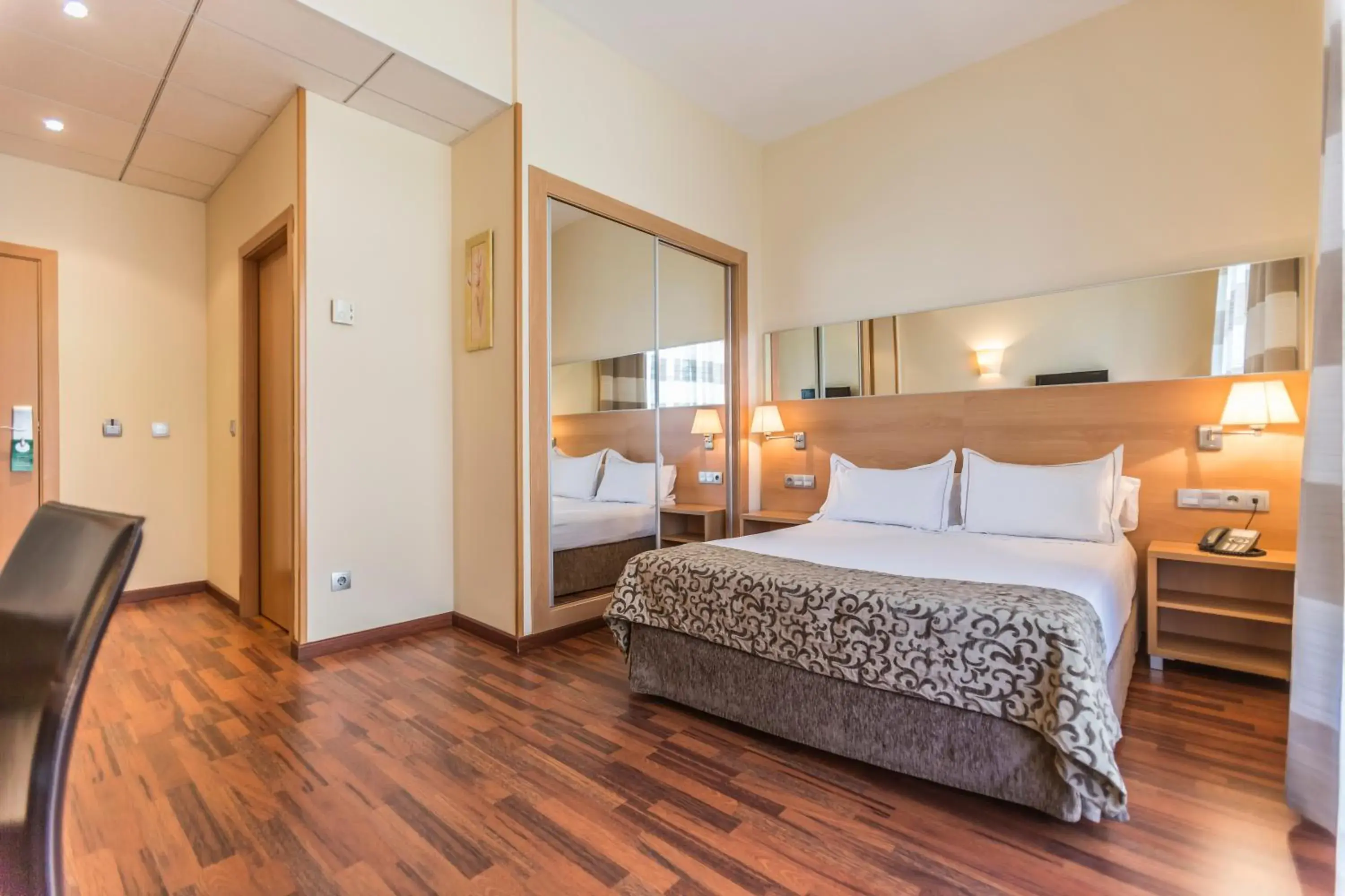 Photo of the whole room, Bed in Hotel Desitges Photo of the whole room, Bed in Hotel Desitges