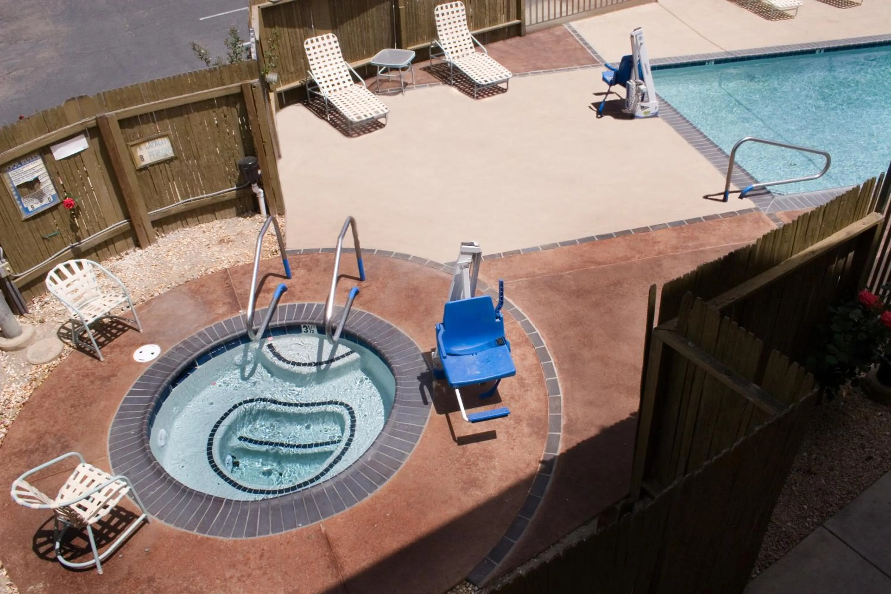 Hot Tub in Keefers Inn King City