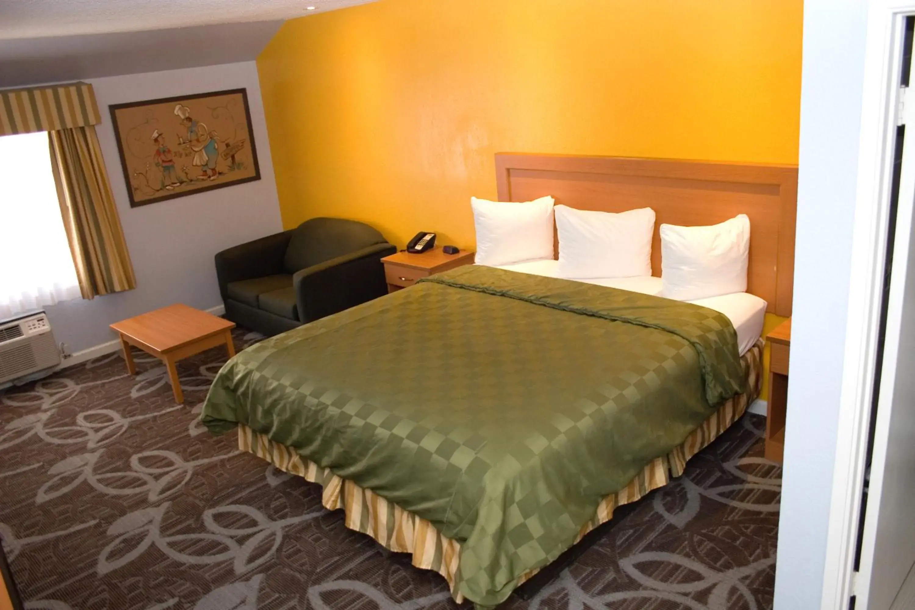 Photo of the whole room, Bed in Keefers Inn King City Photo of the whole room, Bed in Keefers Inn King City