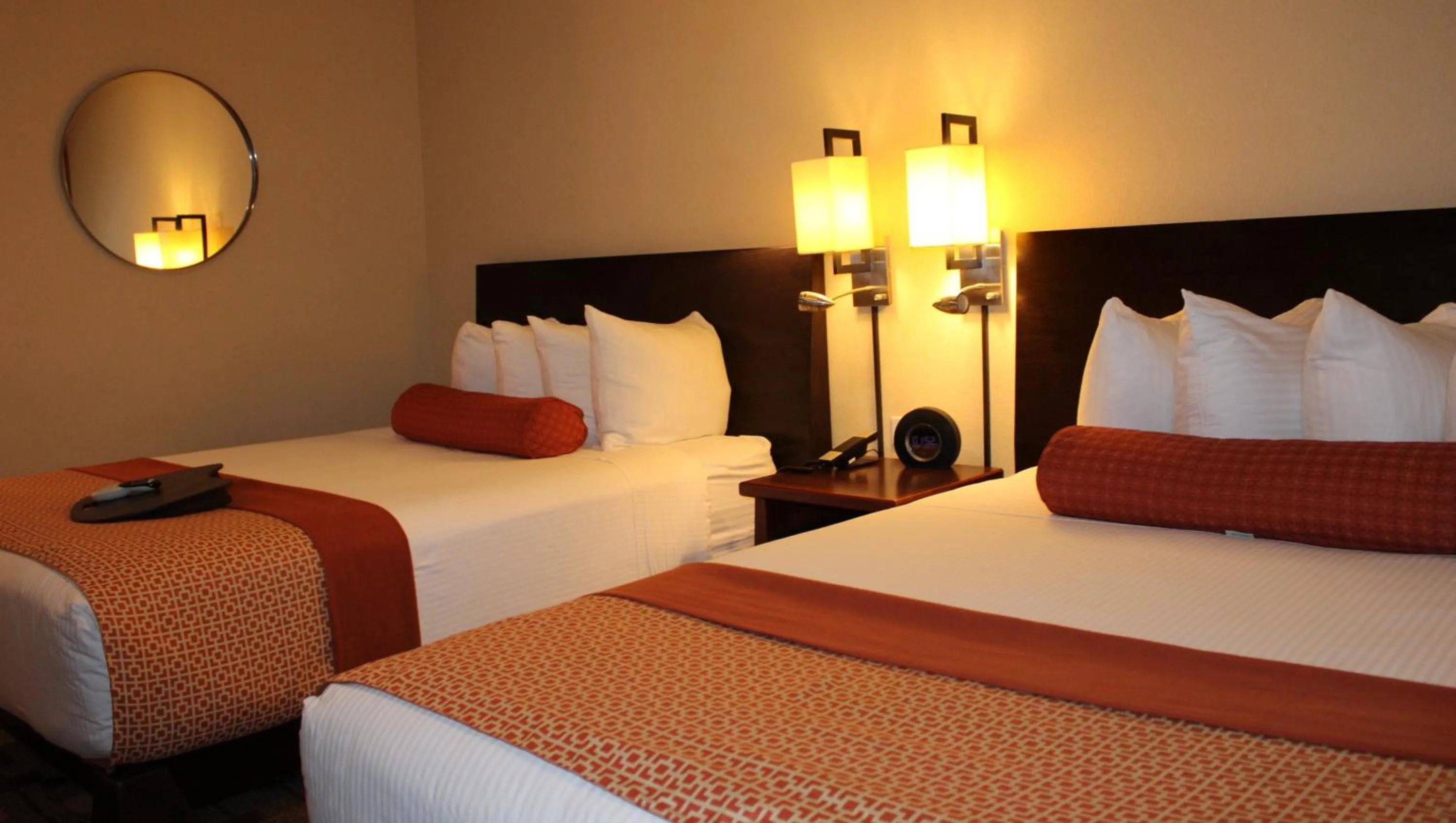 Photo of the whole room, Bed in The Zen Hotel Palo Alto