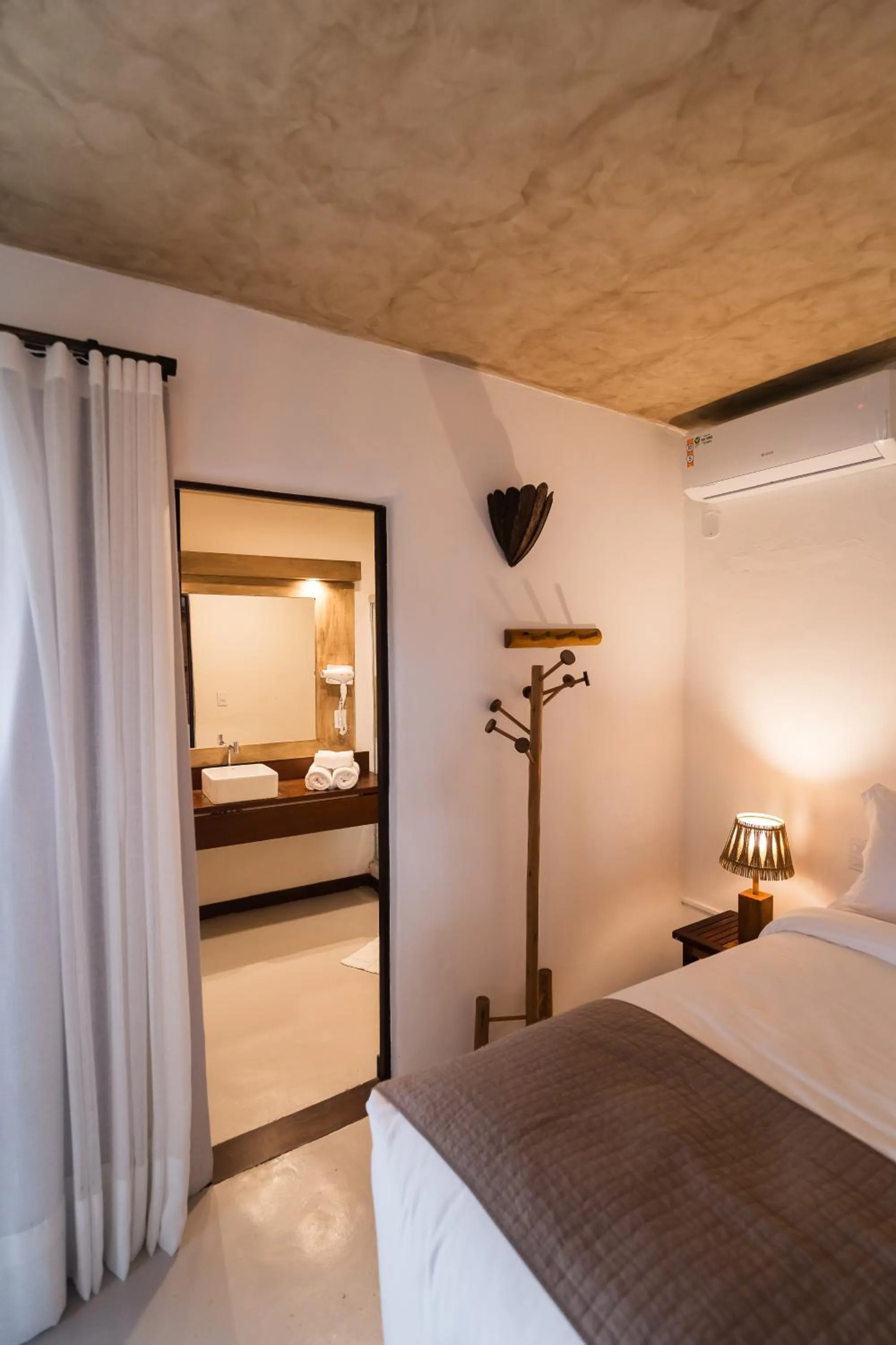 Bathroom, Bed in Beijo do Vento Pousada