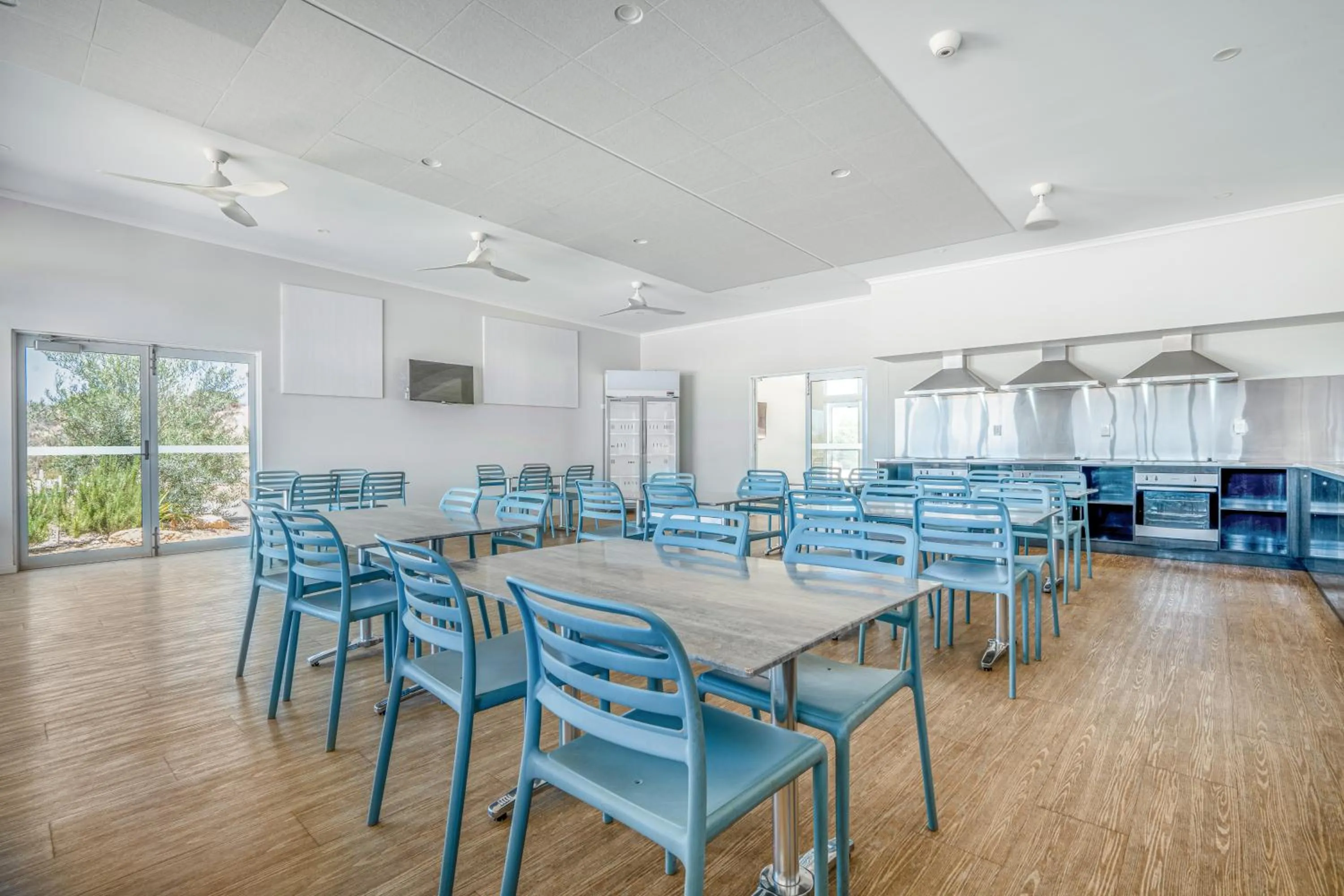 Communal kitchen in Tasman Holiday Parks - Denham Seaside