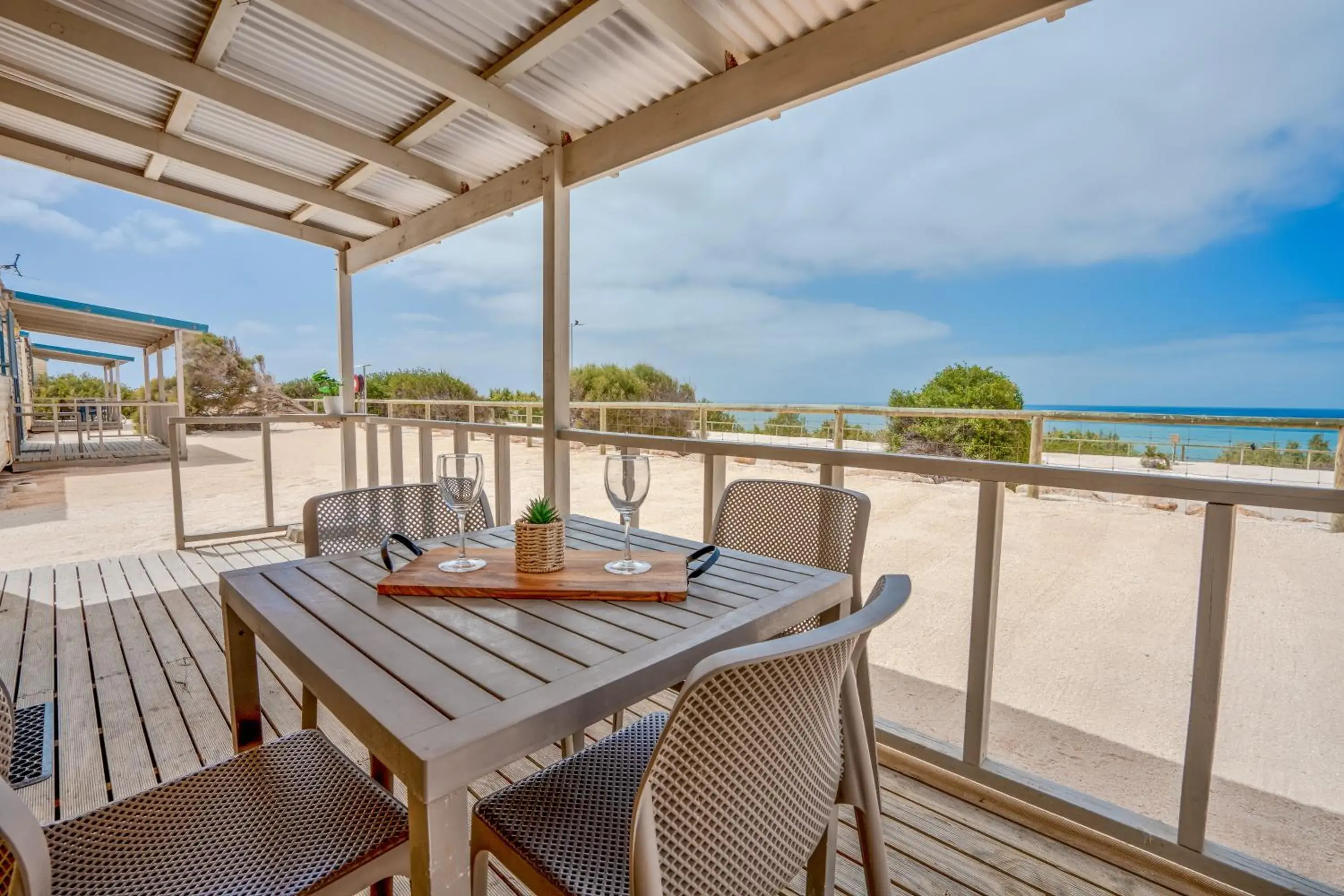 One-Bedroom Chalet in Tasman Holiday Parks - Denham Seaside One-Bedroom Chalet in Tasman Holiday Parks - Denham Seaside