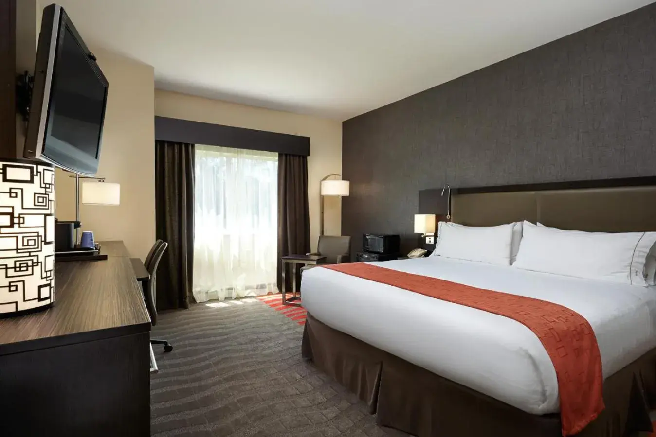 Bed in Holiday Inn Express & Suites Naples Downtown - 5th Avenue by IHG Bed in Holiday Inn Express & Suites Naples Downtown - 5th Avenue by IHG