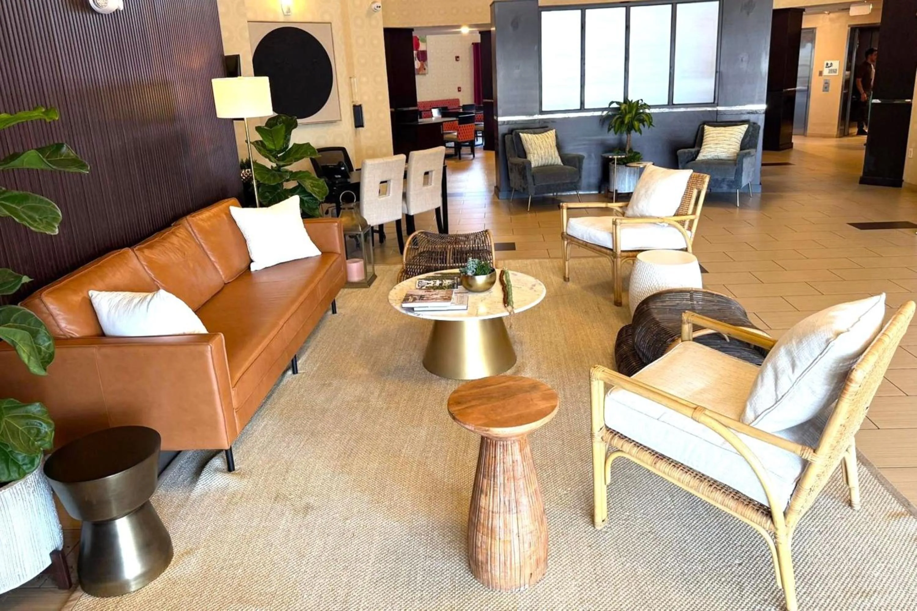 Lobby or reception in Holiday Inn Express & Suites Naples Downtown - 5th Avenue by IHG