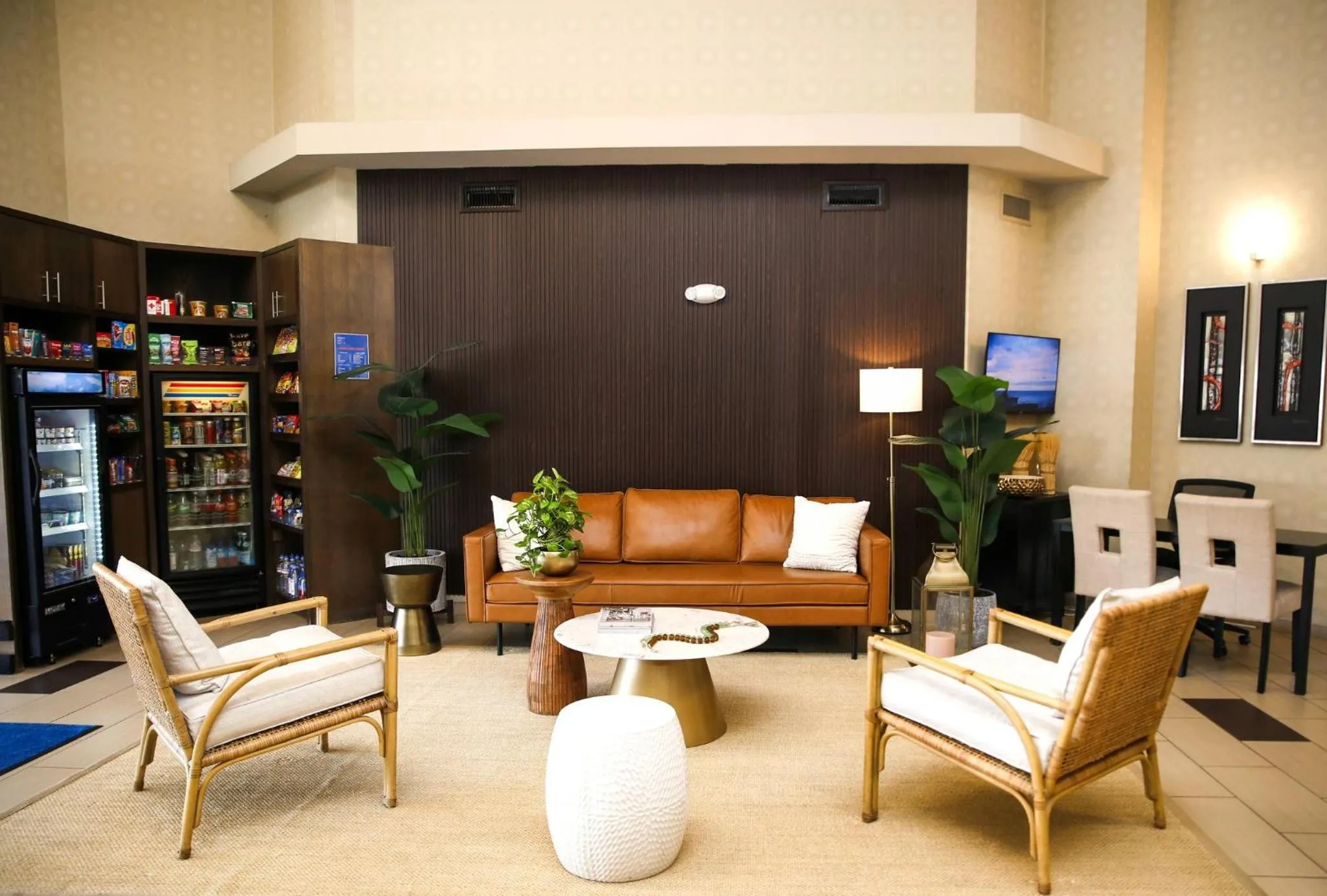 Property building in Holiday Inn Express & Suites Naples Downtown - 5th Avenue by IHG