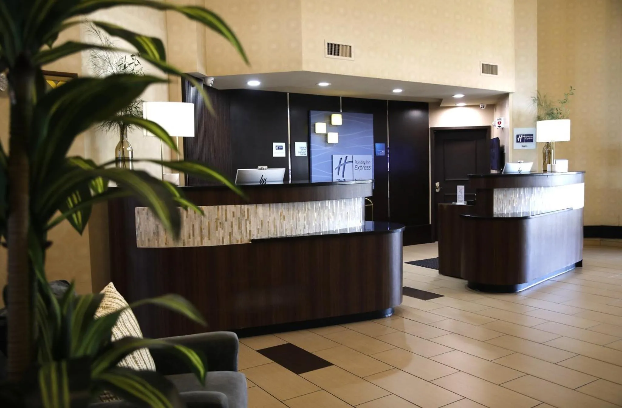 Property building in Holiday Inn Express & Suites Naples Downtown - 5th Avenue by IHG