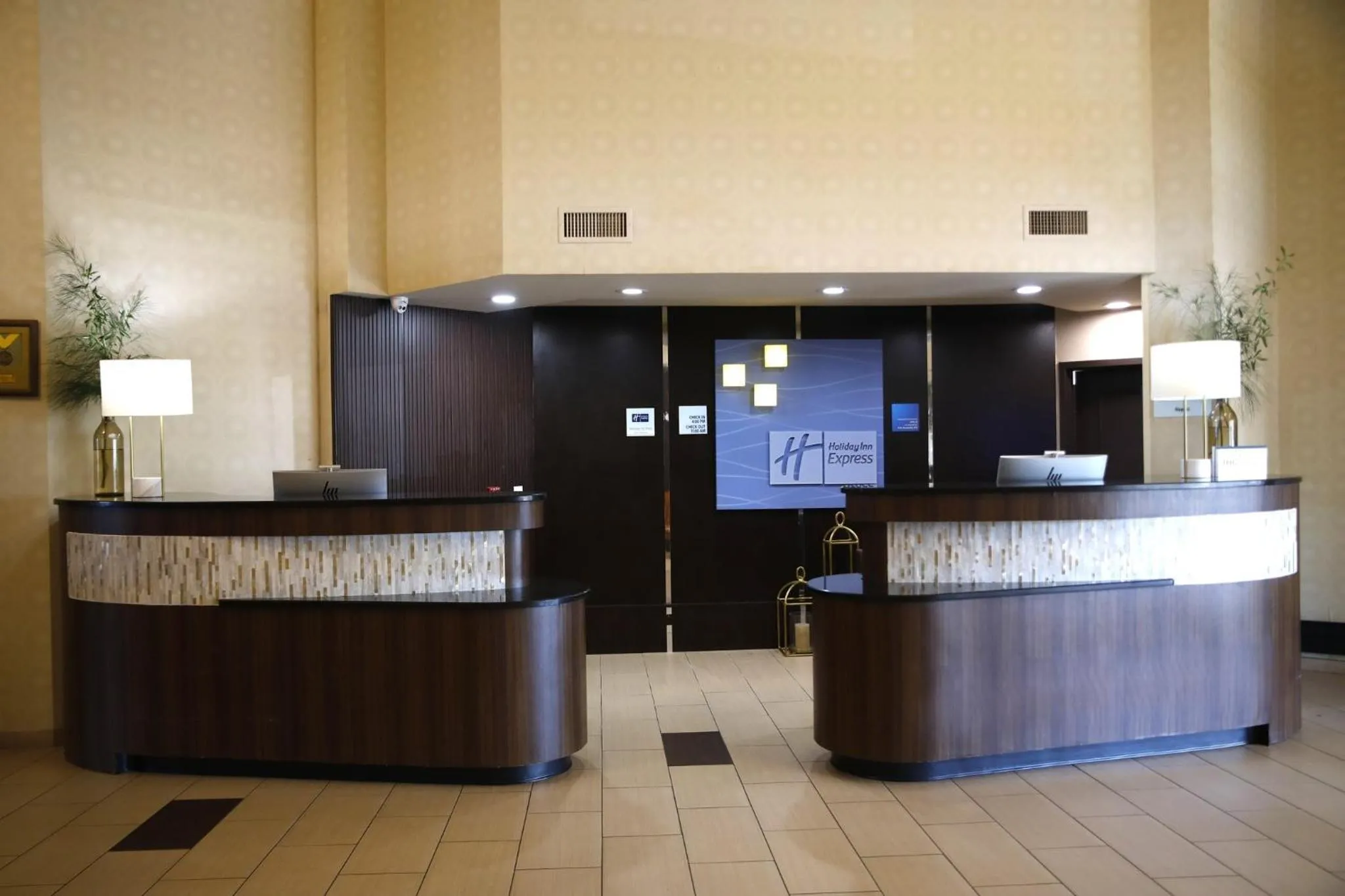 Property building in Holiday Inn Express & Suites Naples Downtown - 5th Avenue by IHG