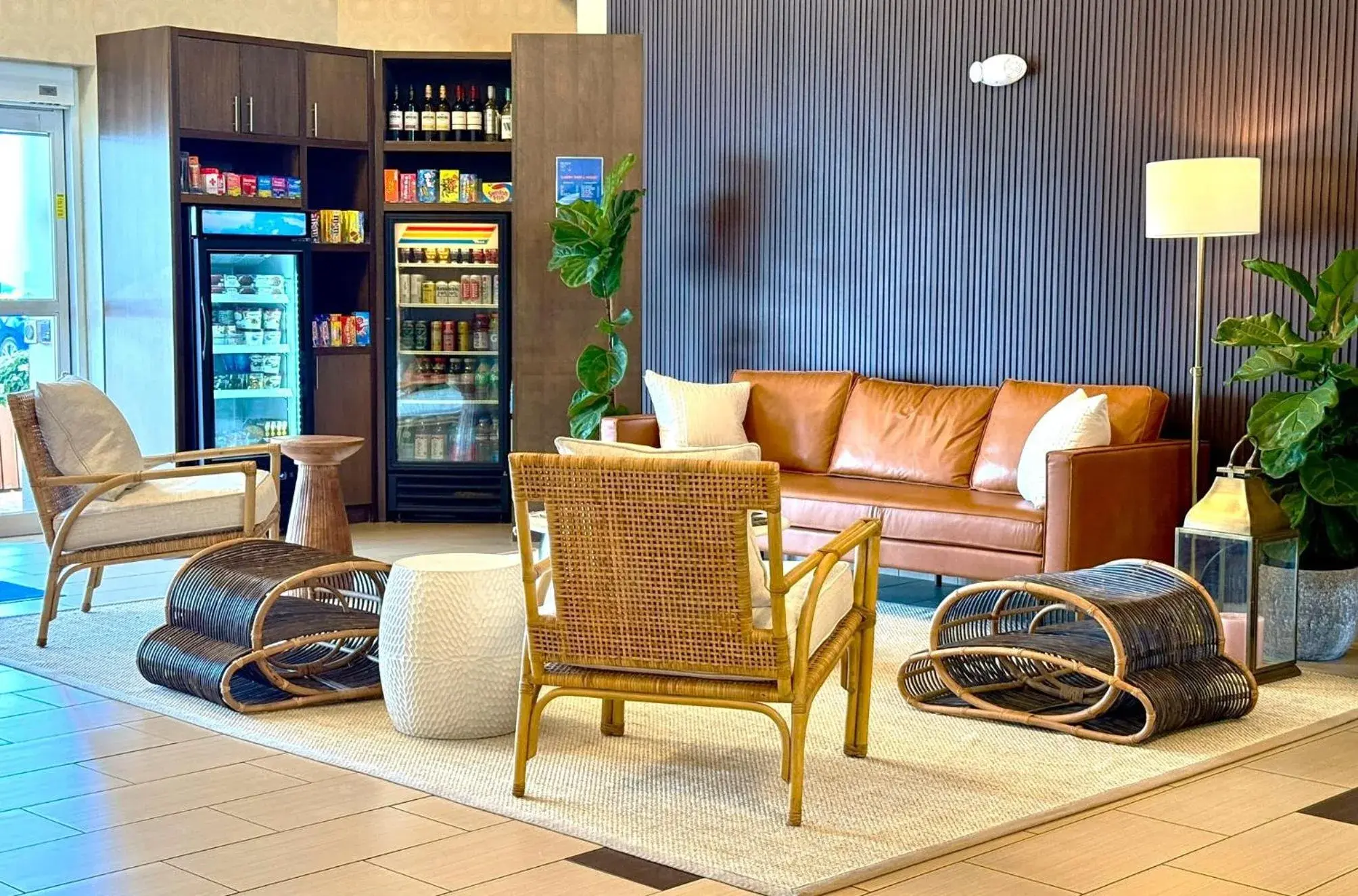 Lobby or reception in Holiday Inn Express & Suites Naples Downtown - 5th Avenue by IHG Lobby or reception in Holiday Inn Express & Suites Naples Downtown - 5th Avenue by IHG