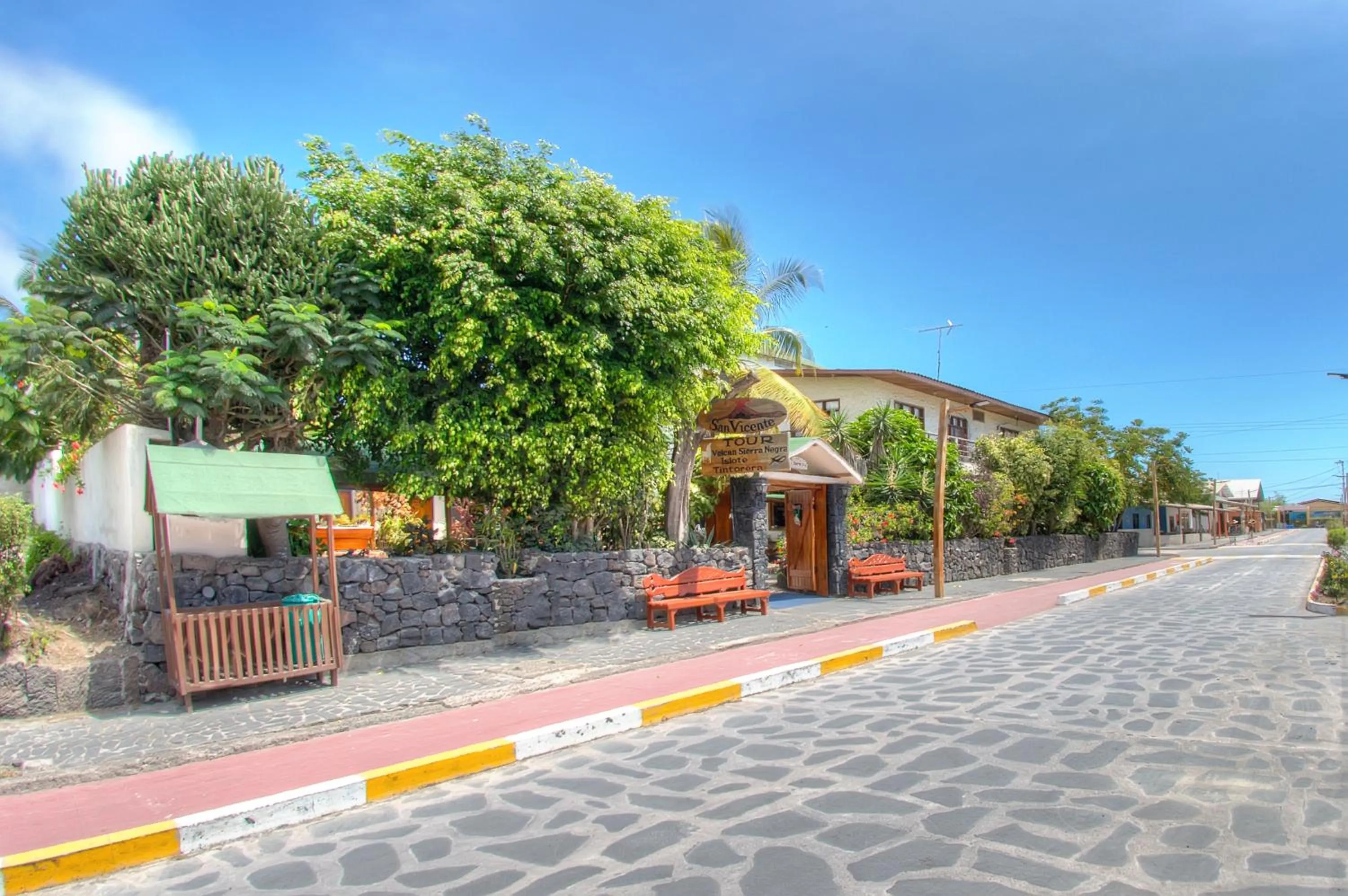 Facade/entrance in Hotel San Vicente Galapagos