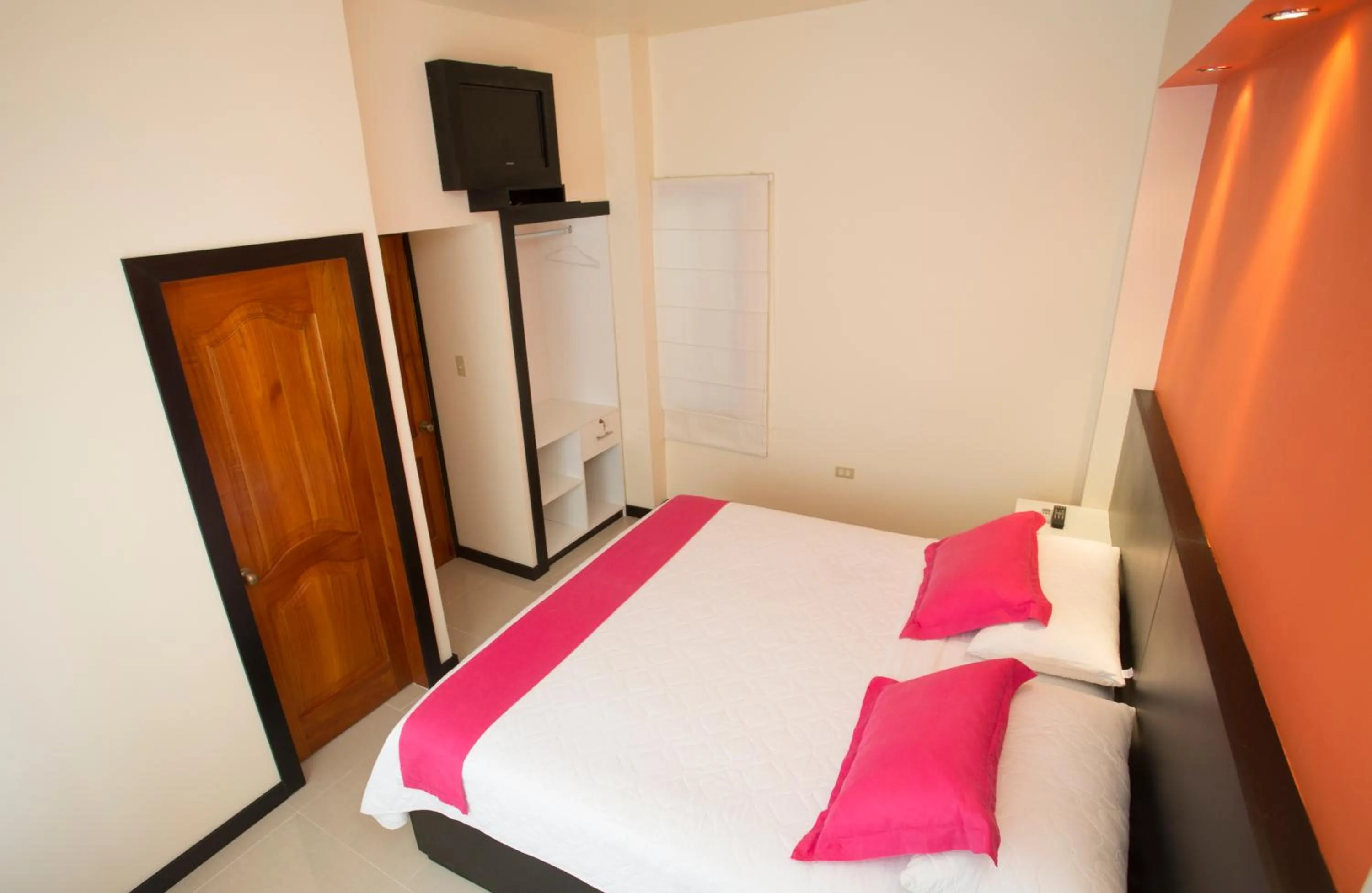 Bed in Hotel San Vicente Galapagos