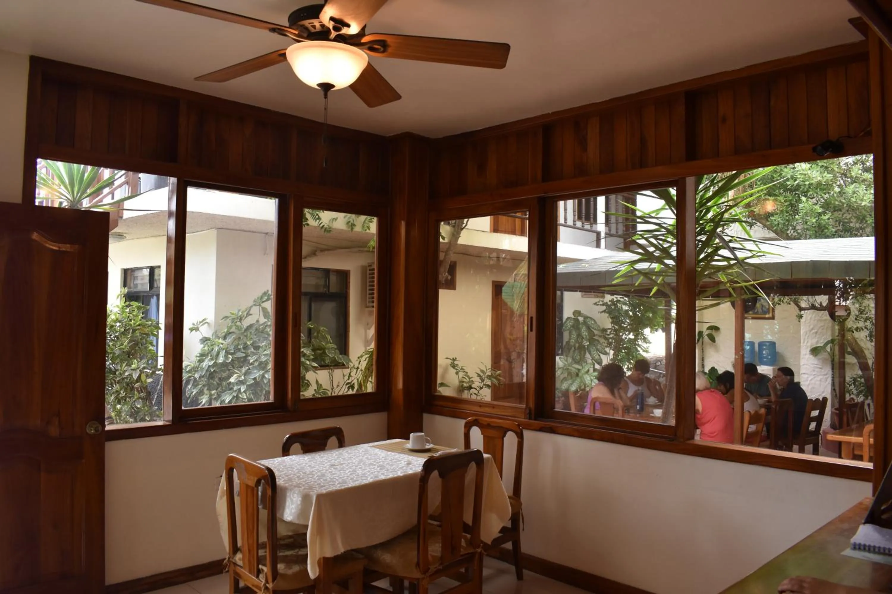 Restaurant/places to eat in Hotel San Vicente Galapagos