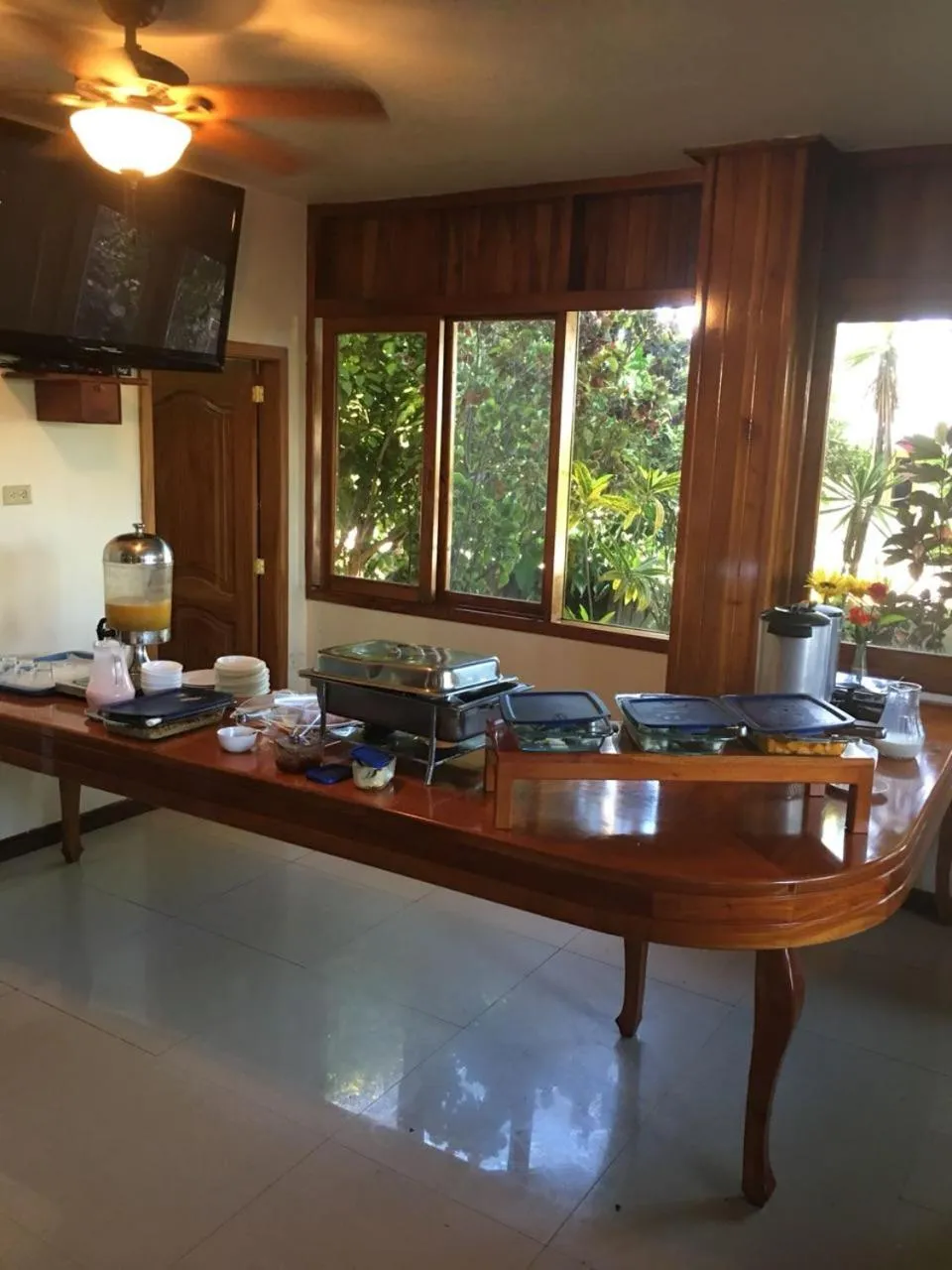 Buffet breakfast in Hotel San Vicente Galapagos