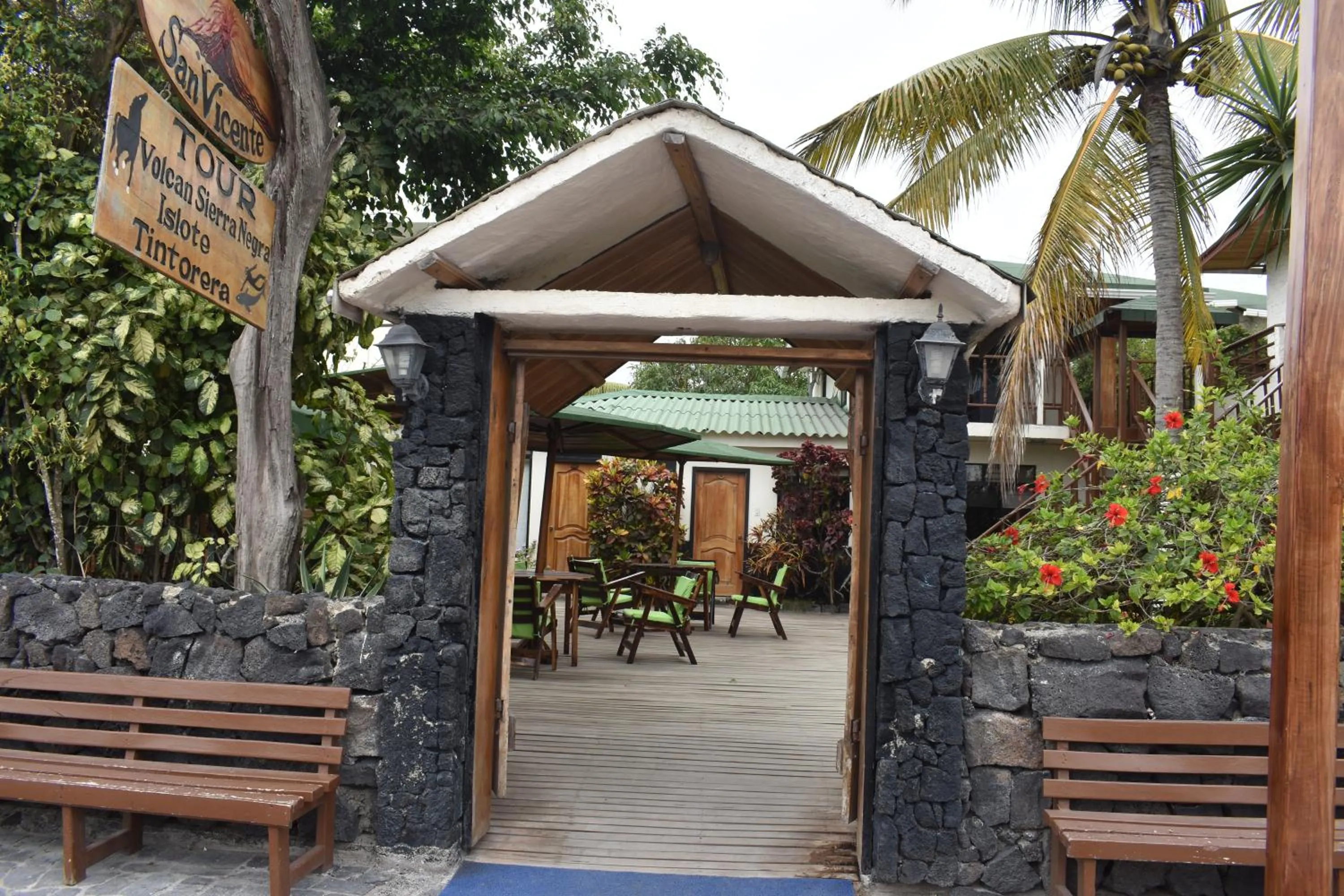 Facade/entrance in Hotel San Vicente Galapagos