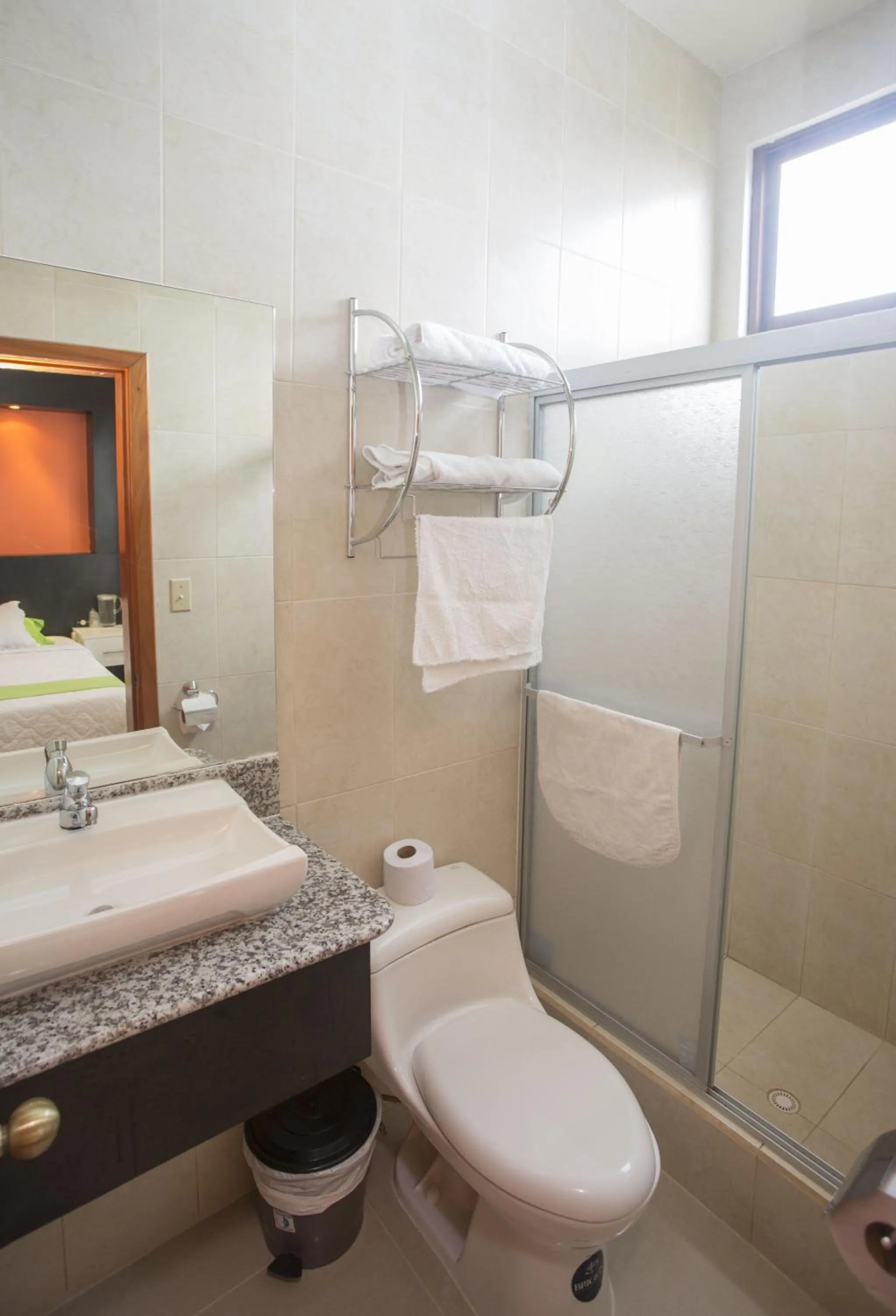 Bathroom in Hotel San Vicente Galapagos