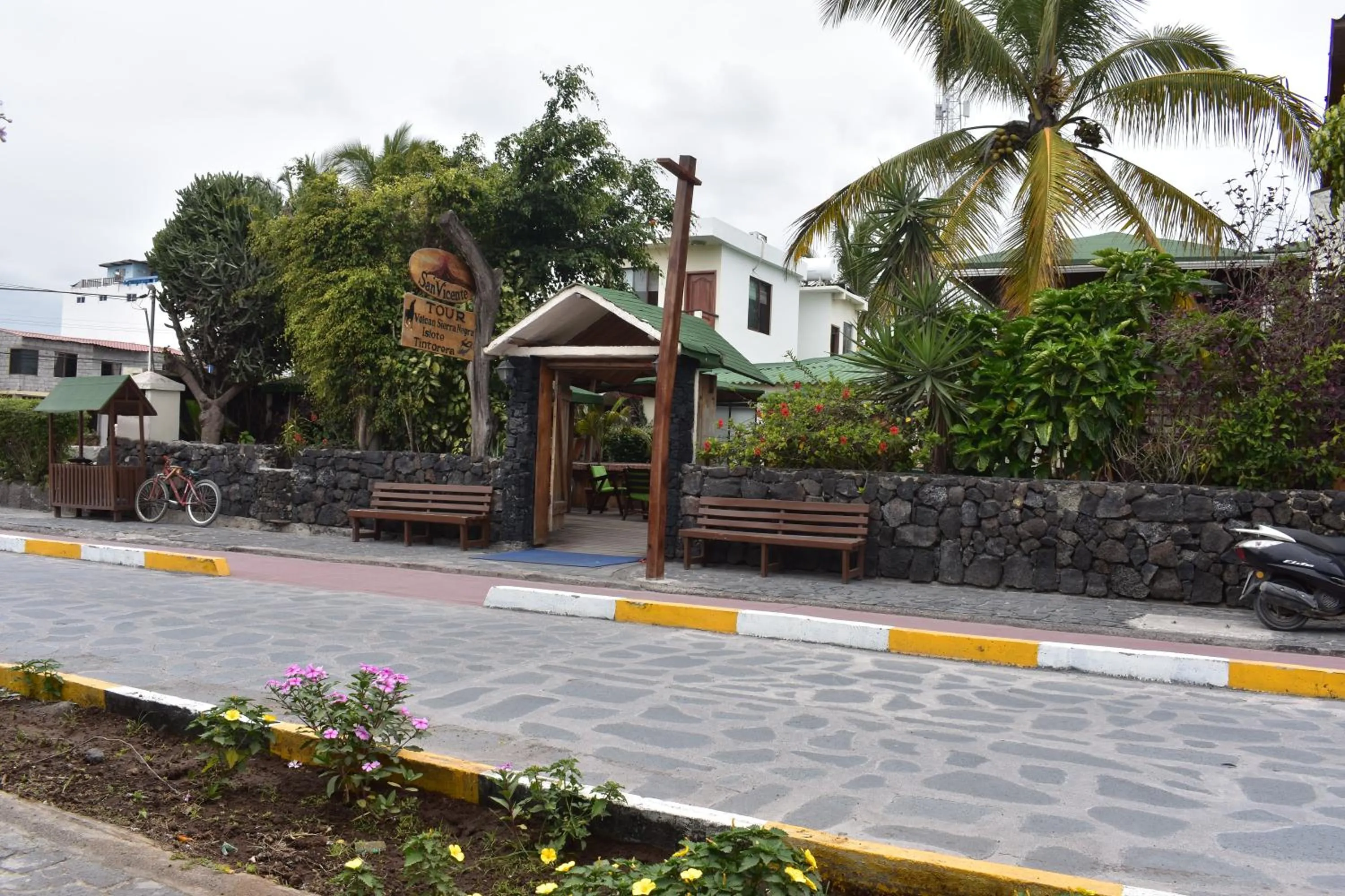Facade/entrance in Hotel San Vicente Galapagos