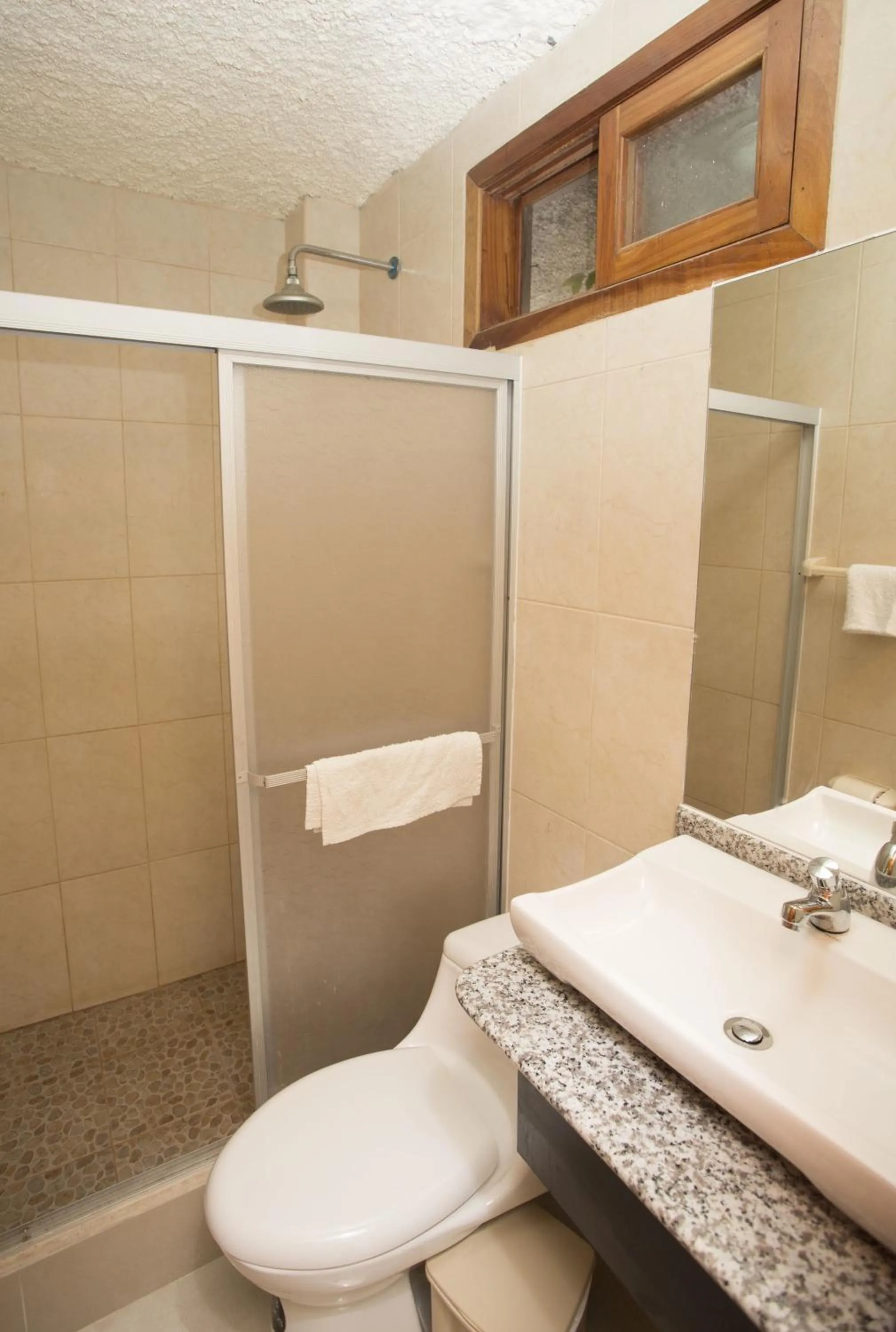 Bathroom in Hotel San Vicente Galapagos