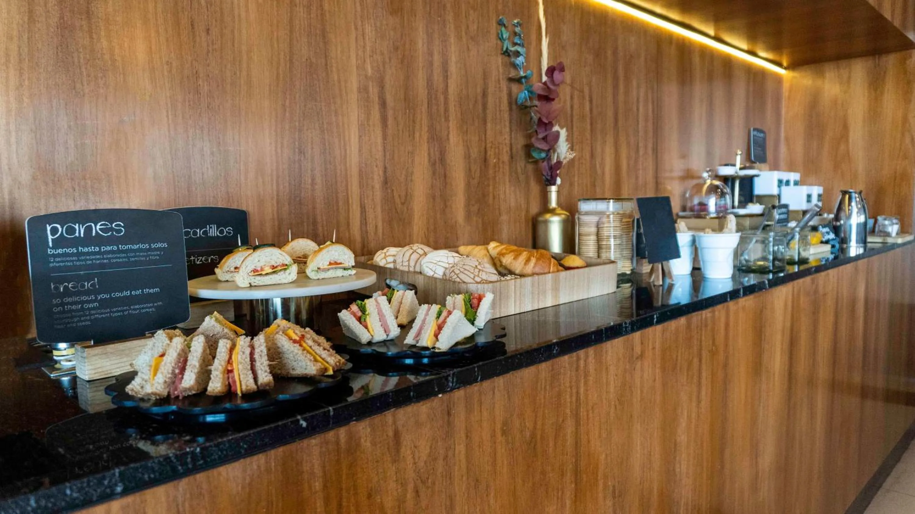 Breakfast in NH Mexico City Valle Dorado