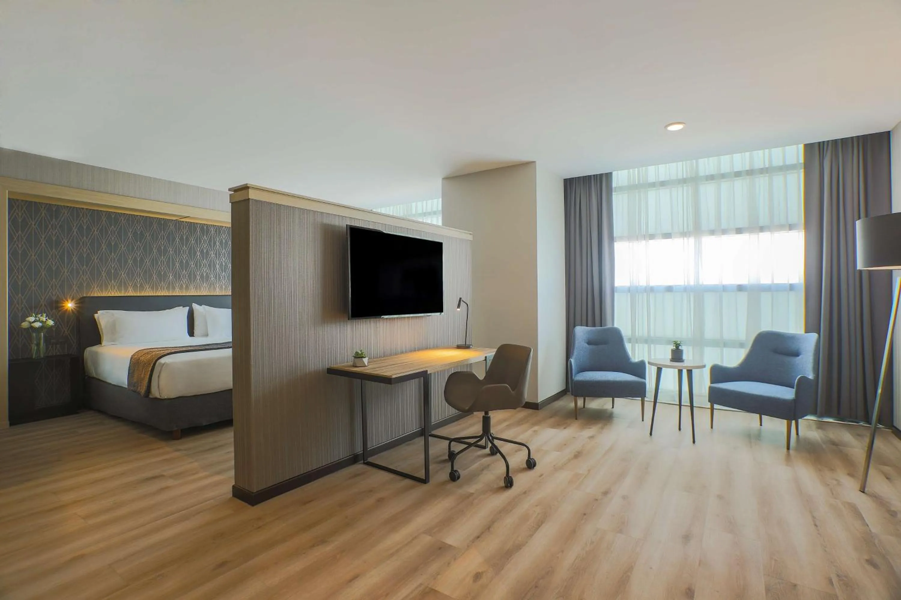 Photo of the whole room, Bed in NH Mexico City Valle Dorado