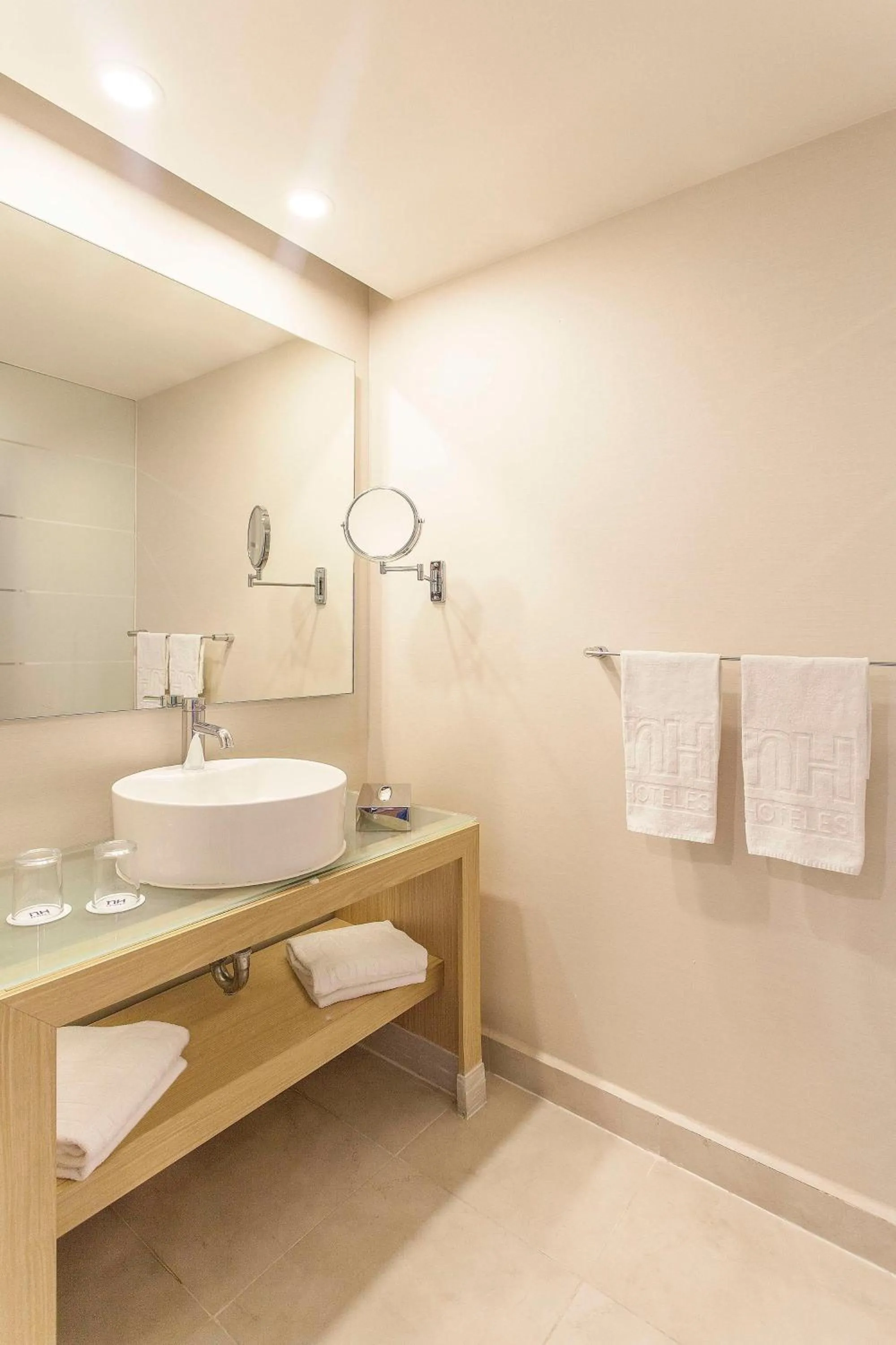 Bathroom in NH Mexico City Valle Dorado