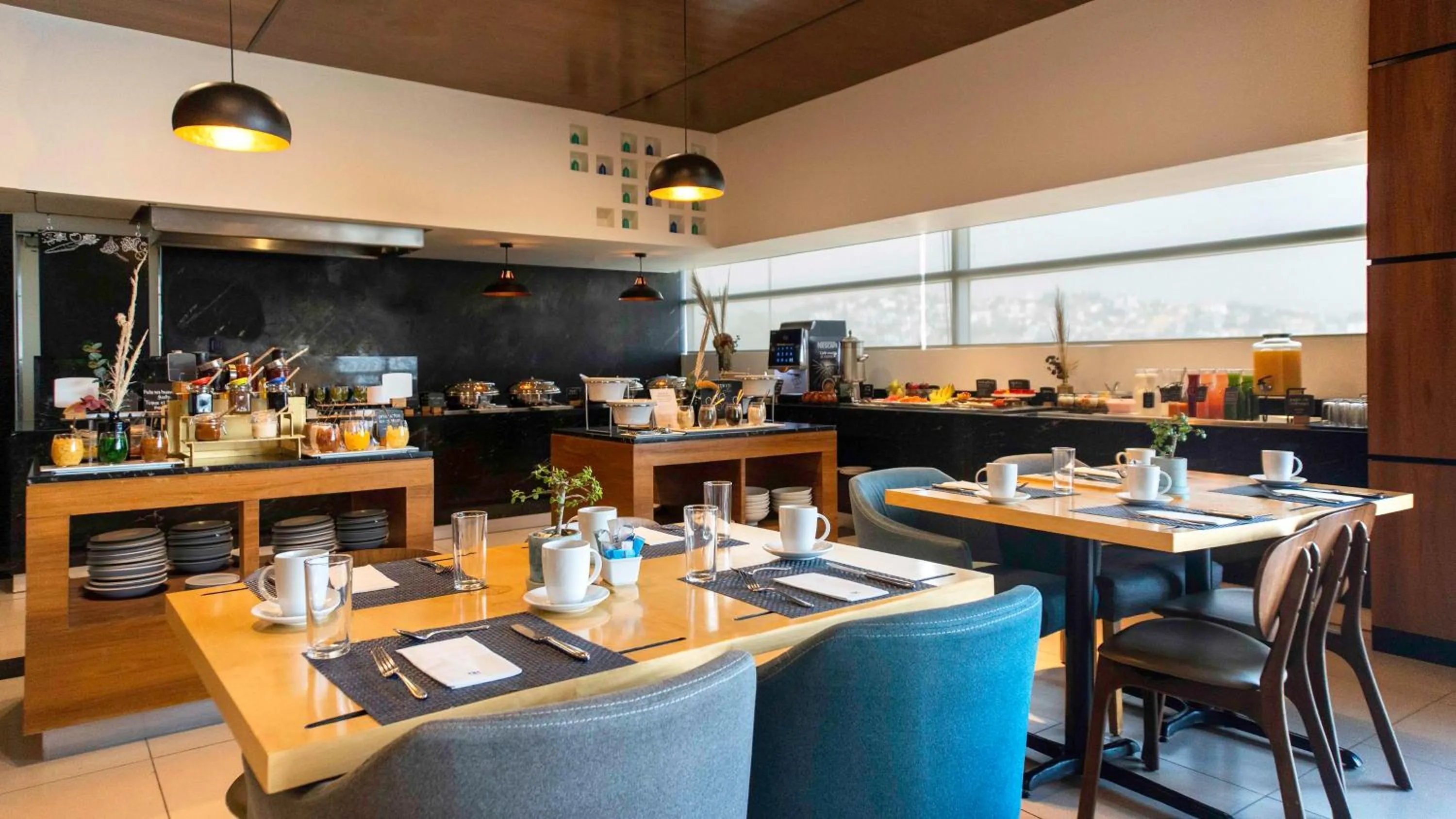 Restaurant/places to eat in NH Mexico City Valle Dorado