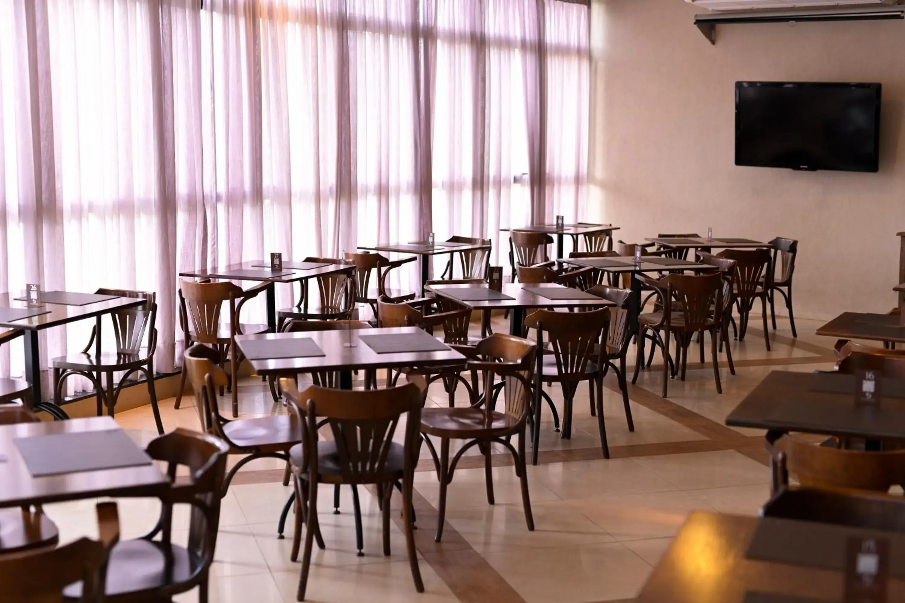 Restaurant/places to eat in Executive Inn Hotel Restaurant/places to eat in Executive Inn Hotel