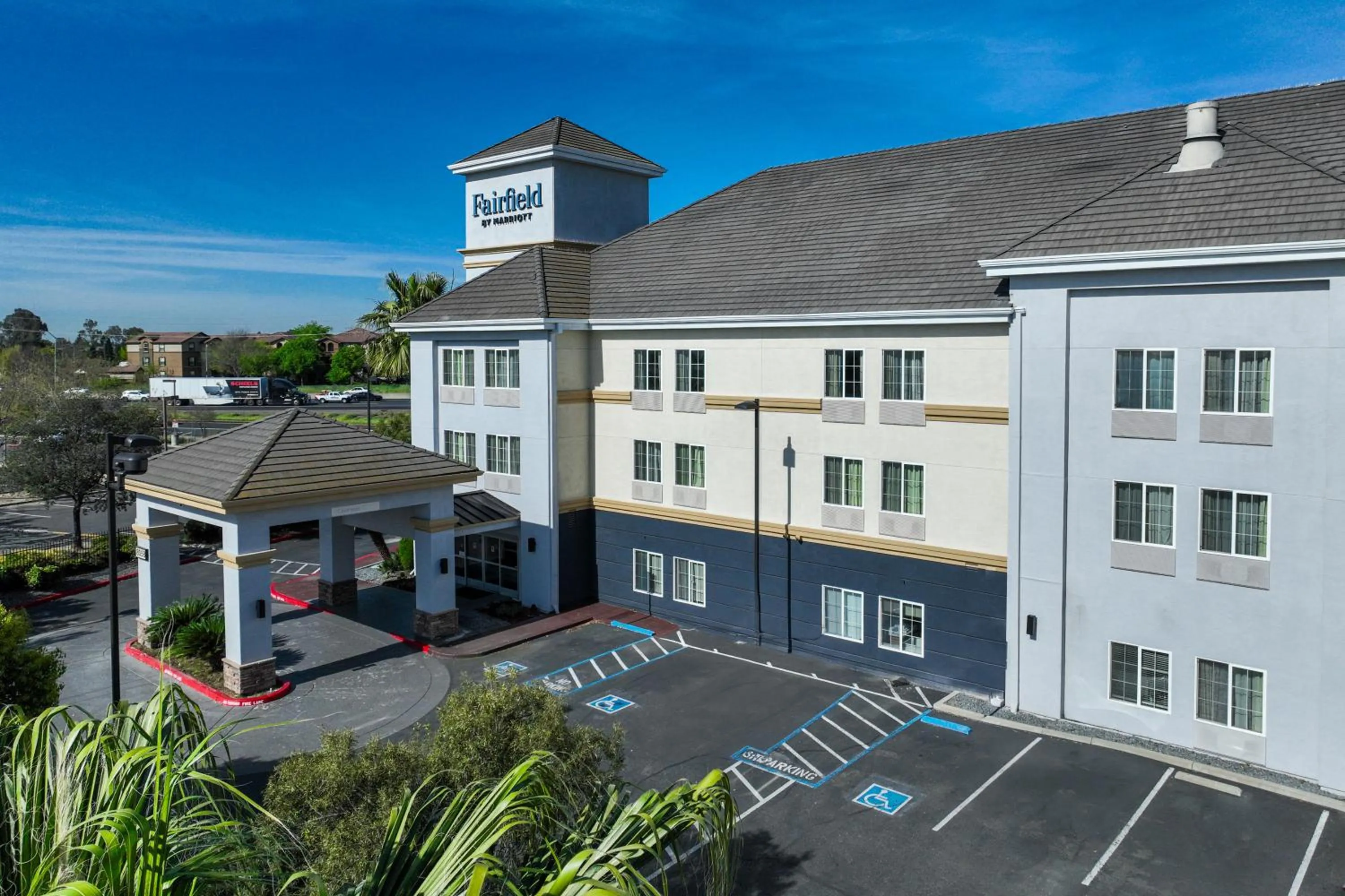 Property building in Fairfield Inn and Suites by Marriott Elk Grove