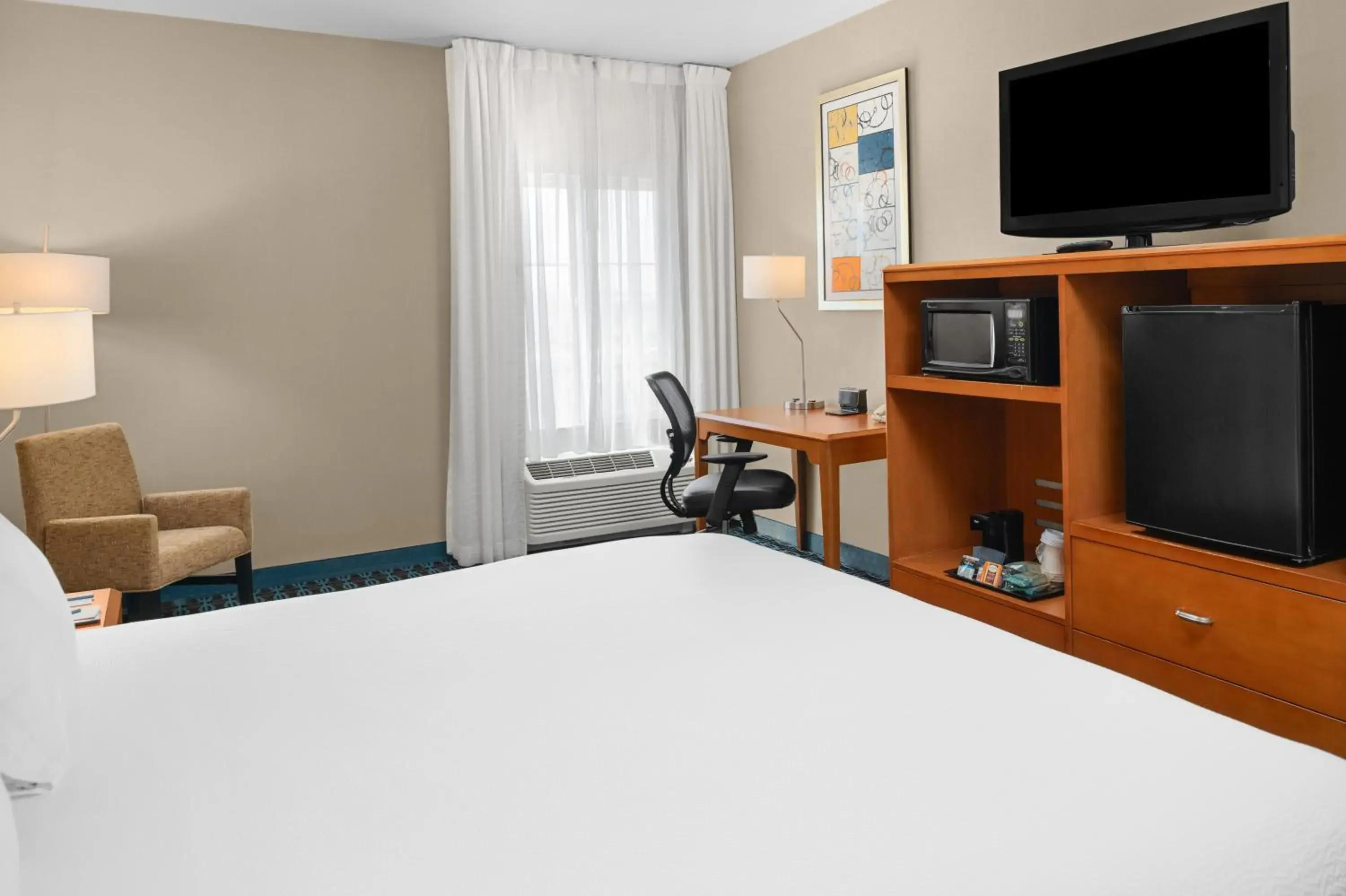 King Room in Fairfield Inn and Suites by Marriott Elk Grove King Room in Fairfield Inn and Suites by Marriott Elk Grove