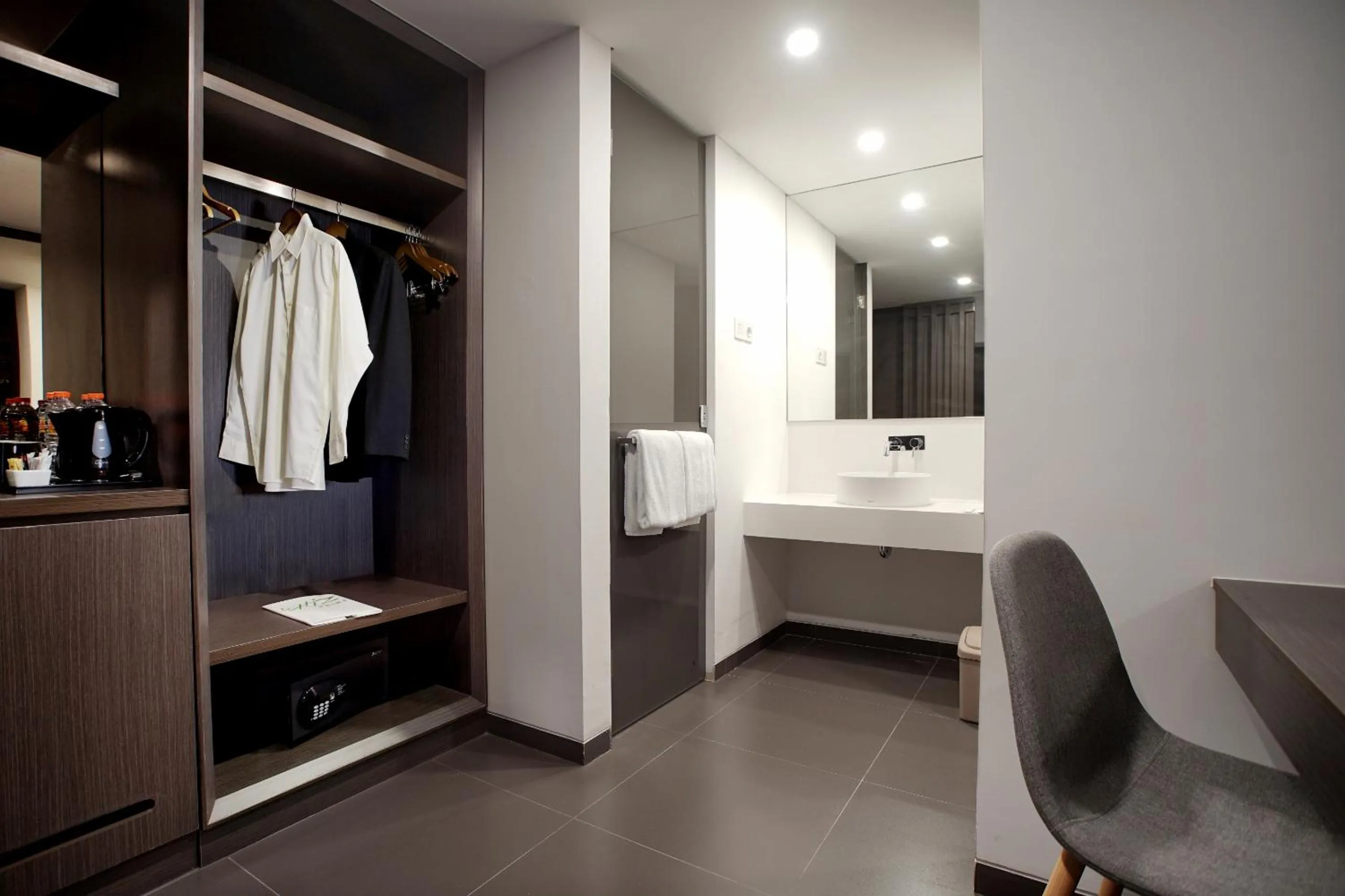 Bathroom, Bed in Malioboro Prime Hotel