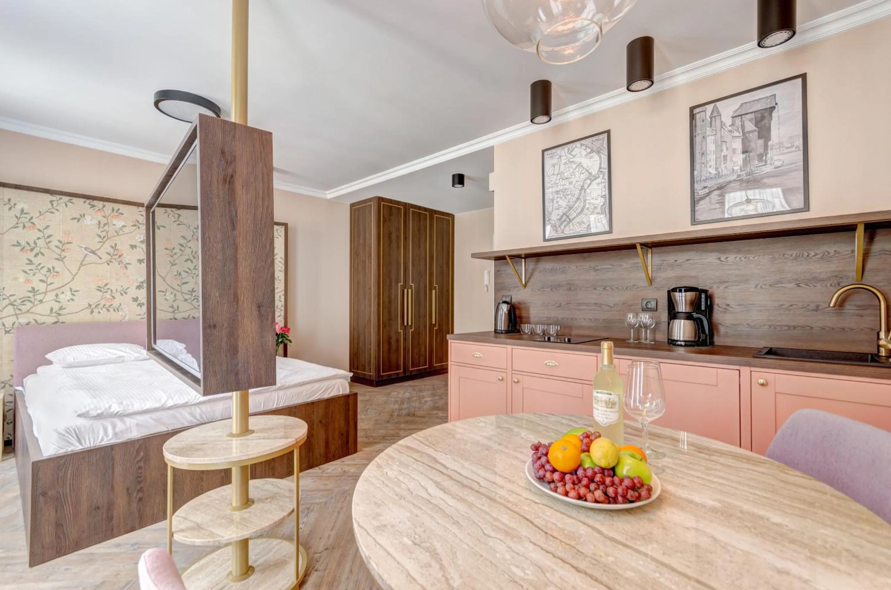 Kitchen or kitchenette, Bed in Apartamenty Sowa Gdańsk