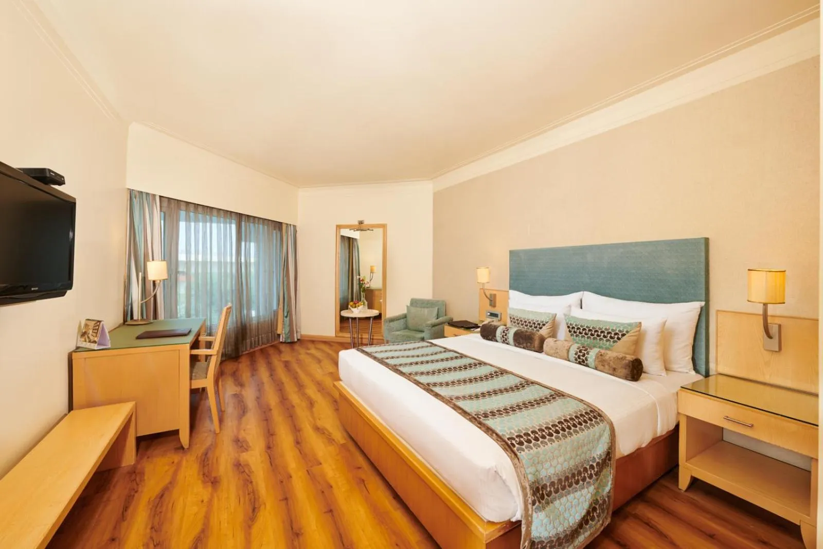 Bed in The Pride Hotel, Nagpur