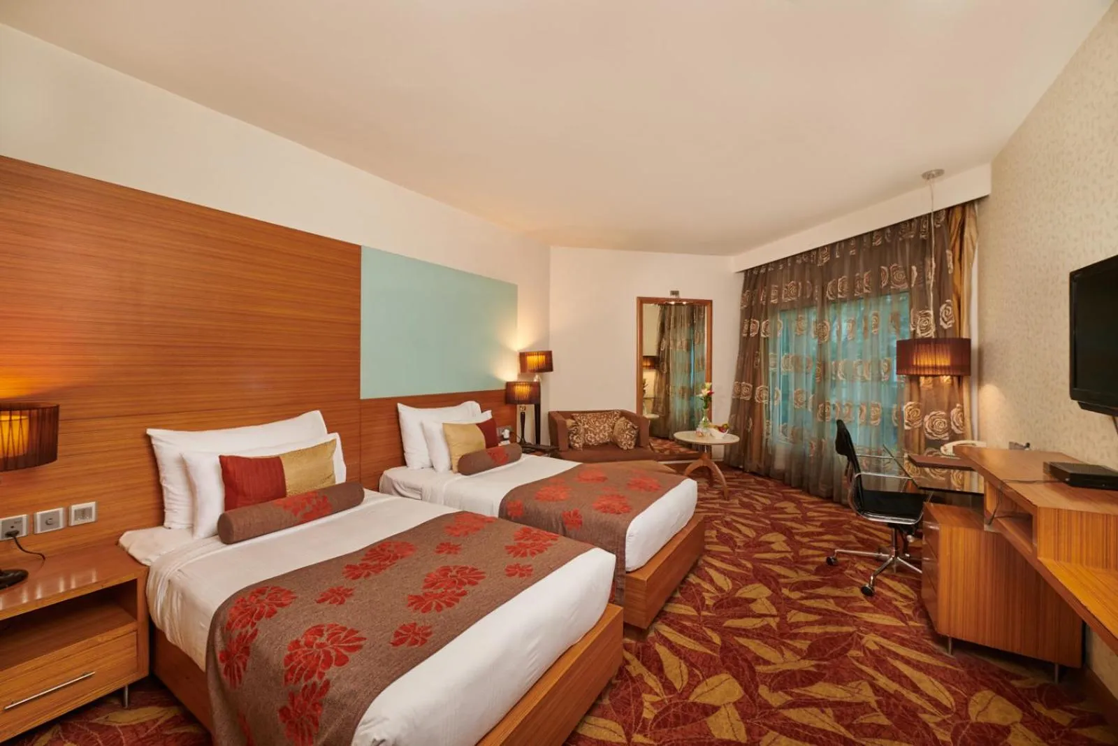 Bed in The Pride Hotel, Nagpur