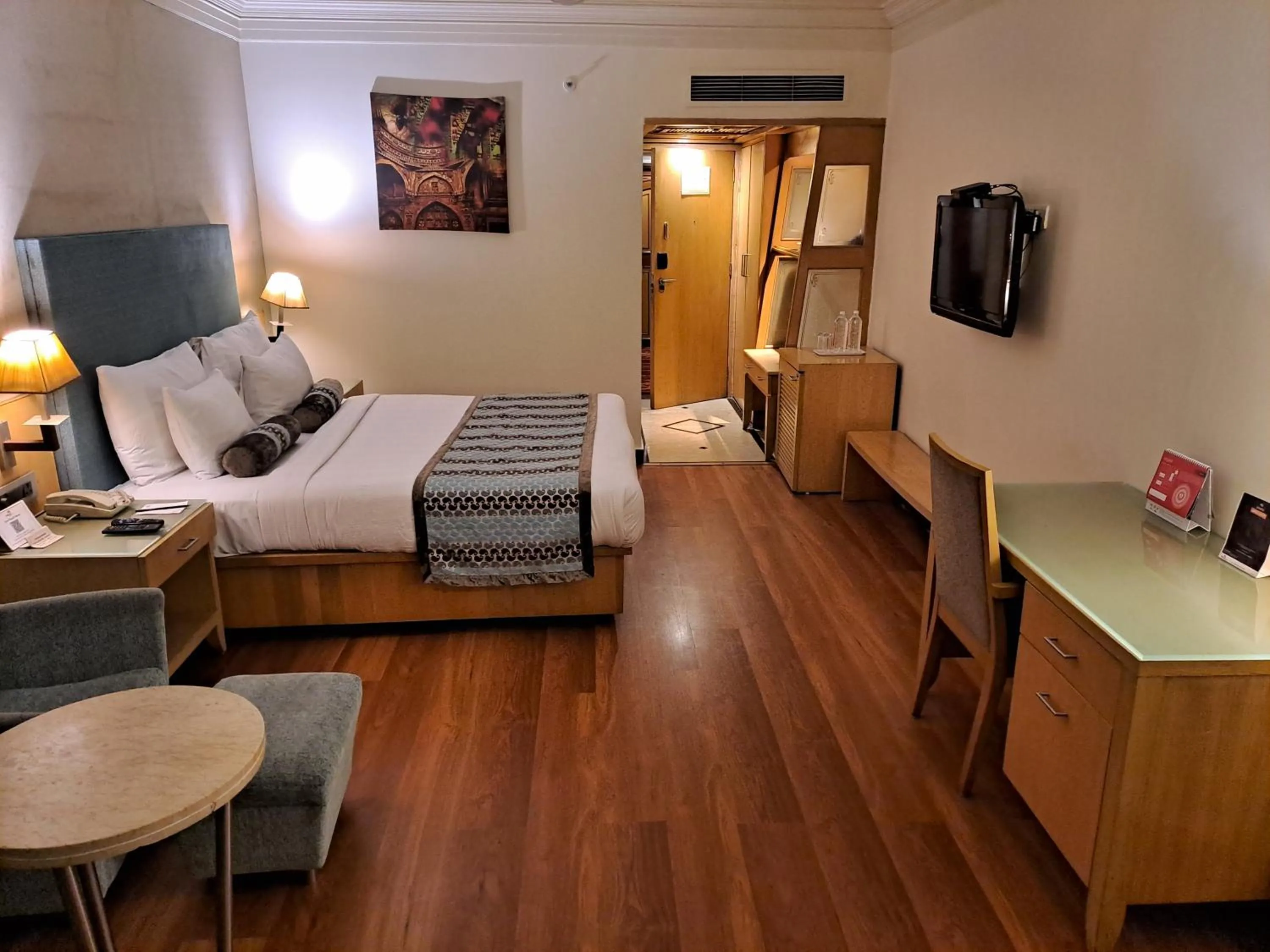 Bed in The Pride Hotel, Nagpur