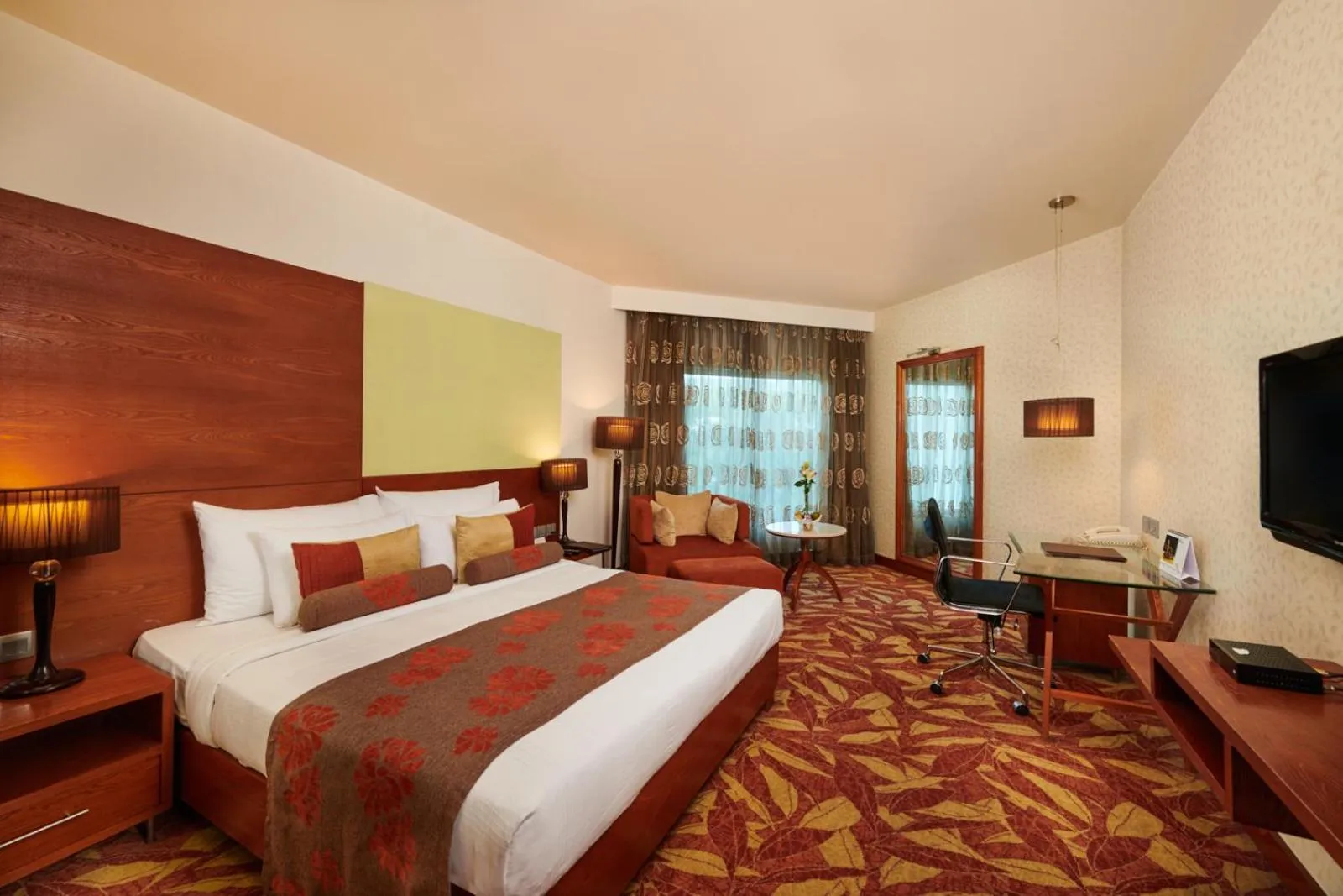 Bed in The Pride Hotel, Nagpur