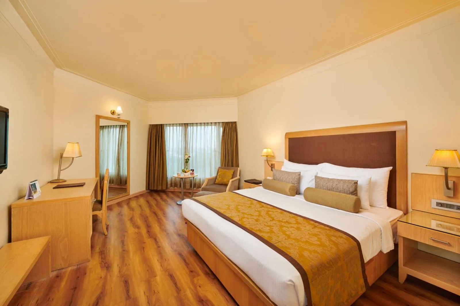 Bed in The Pride Hotel, Nagpur