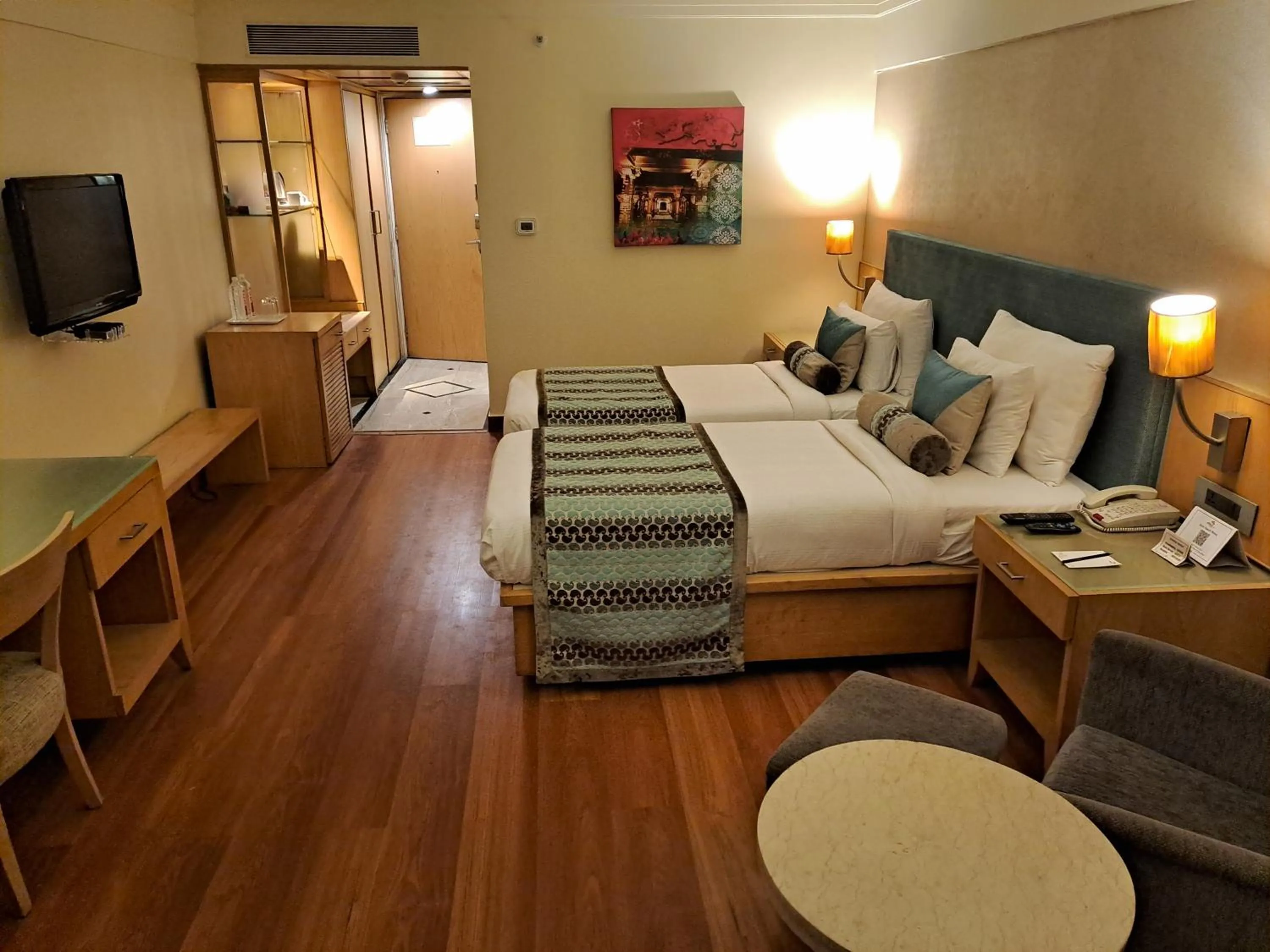 Bed in The Pride Hotel, Nagpur