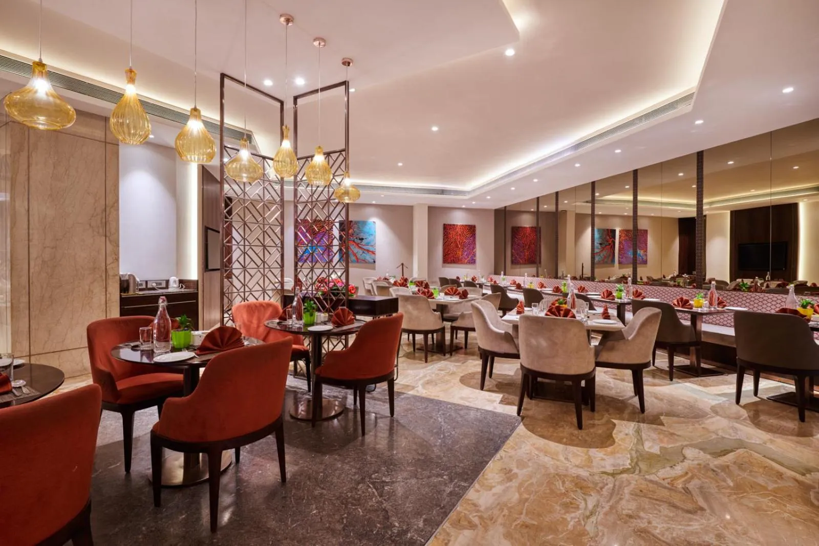 Restaurant/places to eat in The Pride Hotel, Nagpur