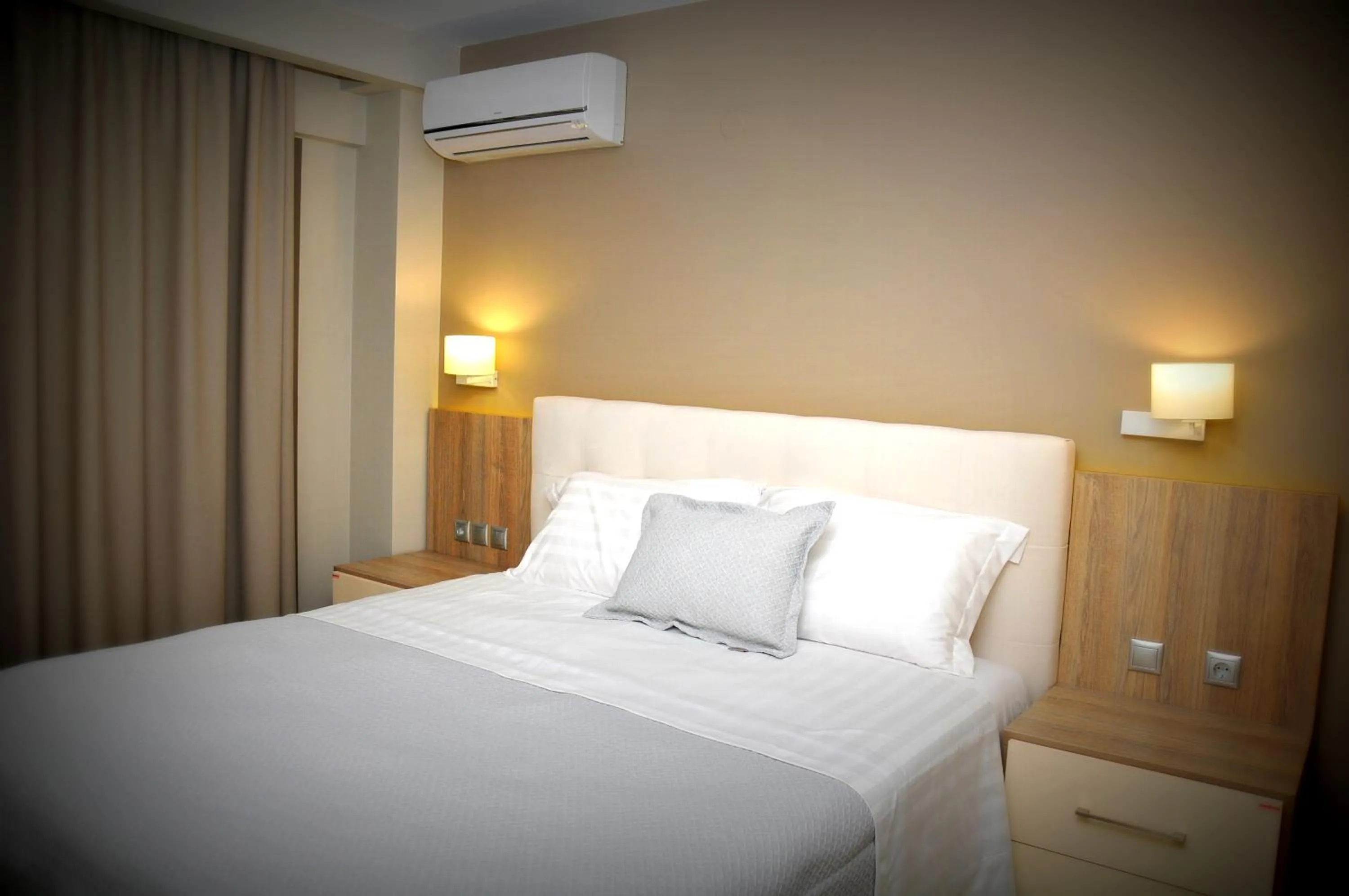 Bedroom, Bed in Riviera Olympus Gods