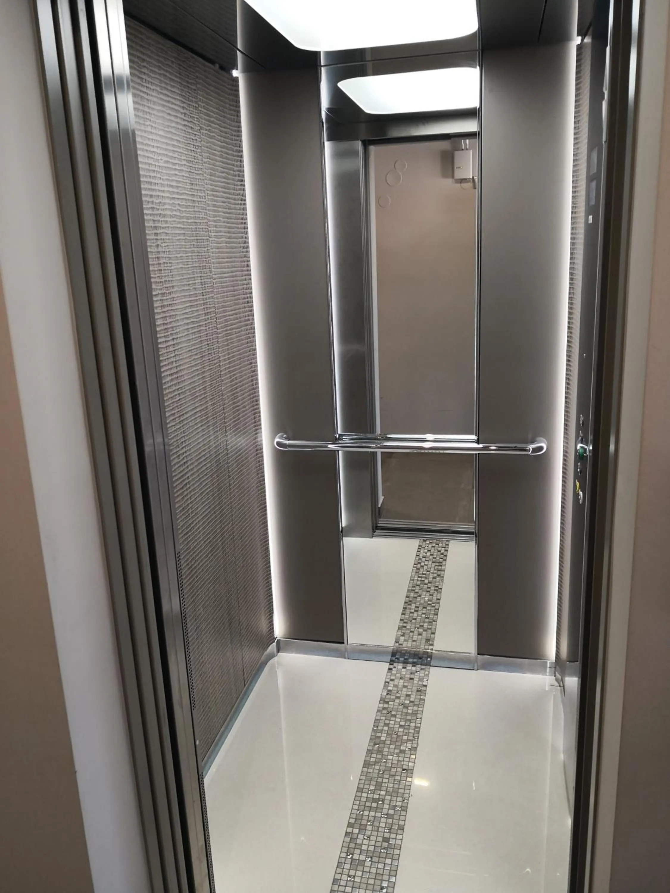 elevator in Riviera Olympus Gods