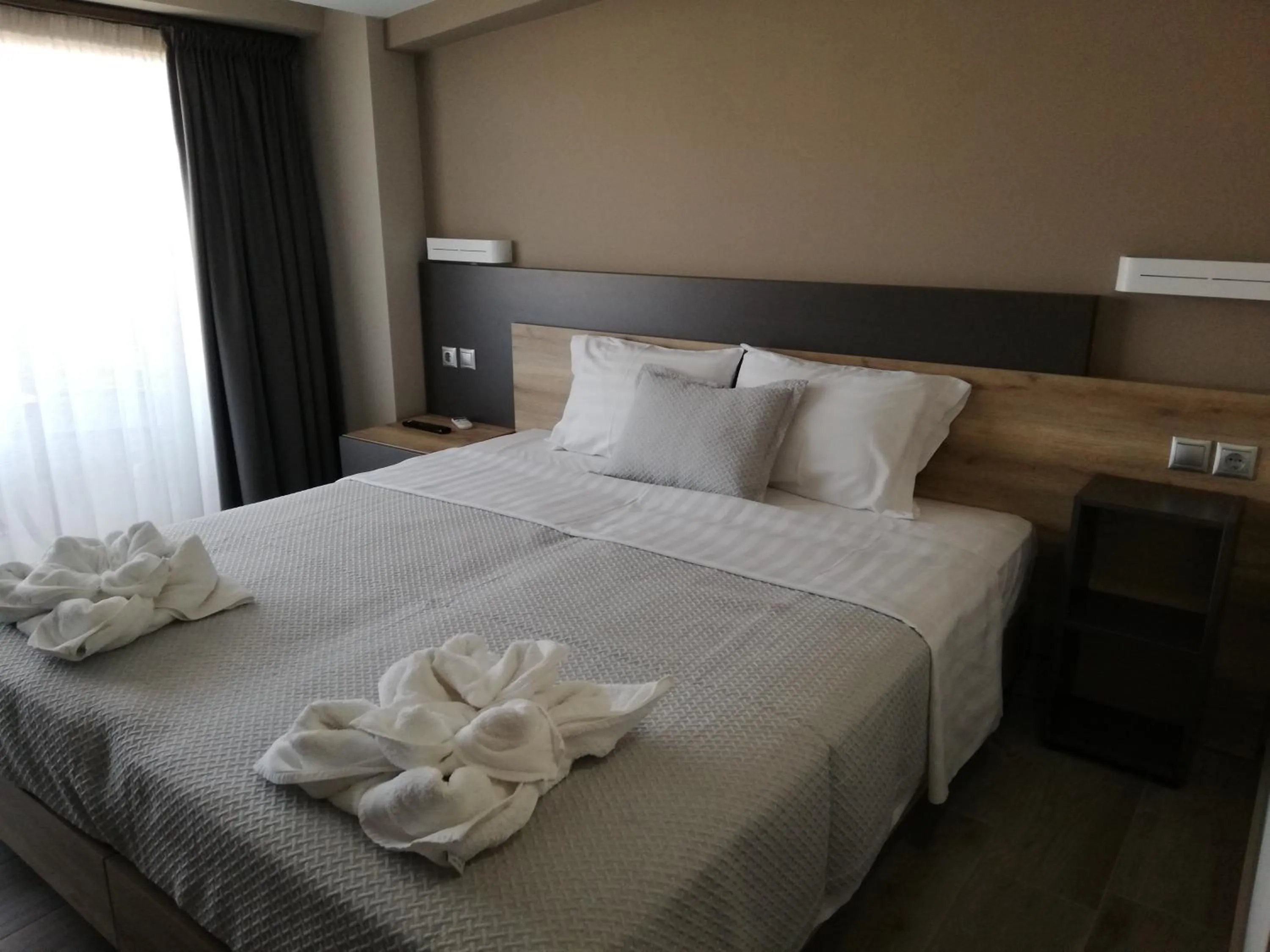 Bedroom, Bed in Riviera Olympus Gods