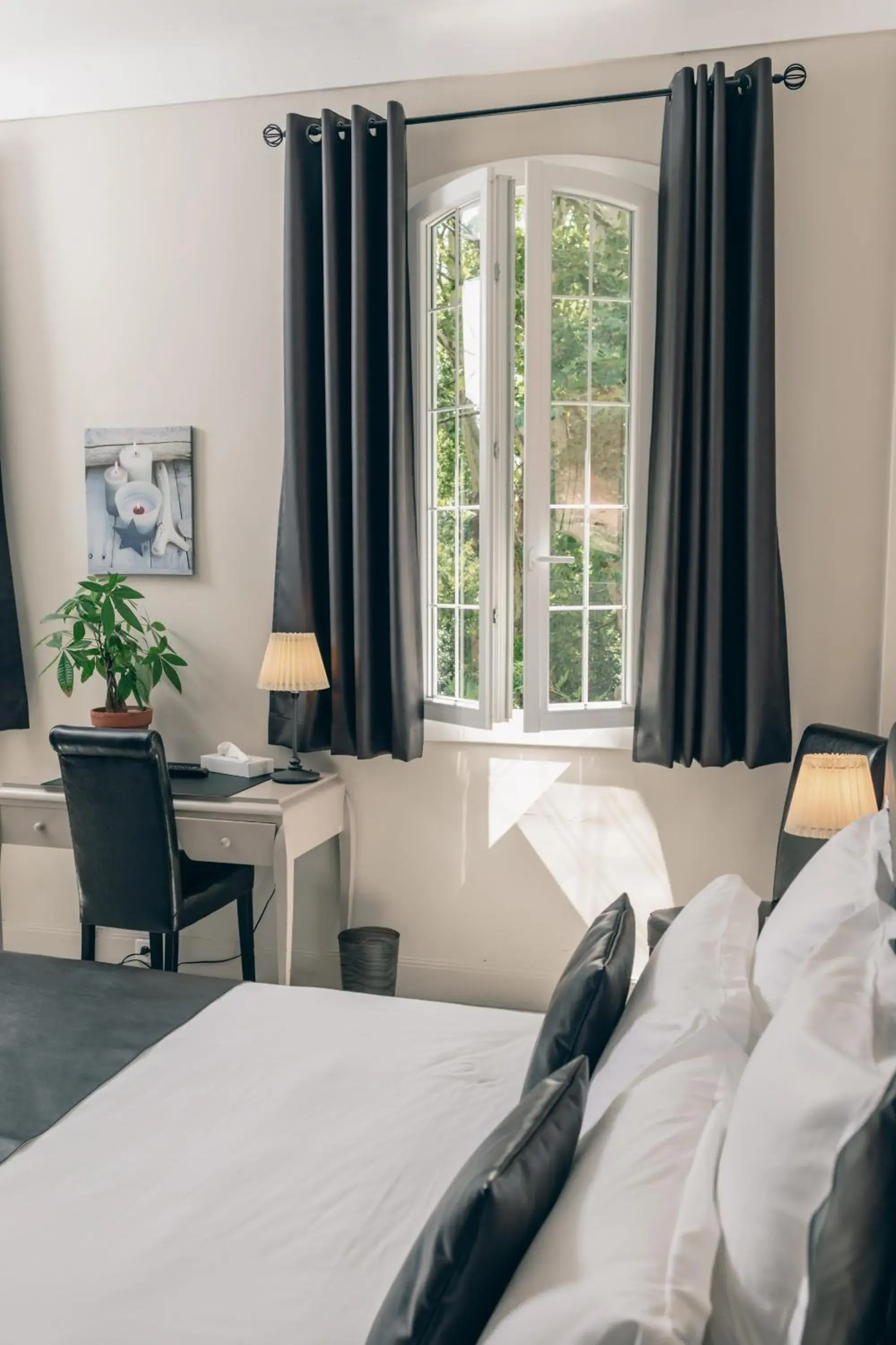 King Room with Garden View in Auberge de la Treille - Chambres d'Hôtes King Room with Garden View in Auberge de la Treille - Chambres d'Hôtes