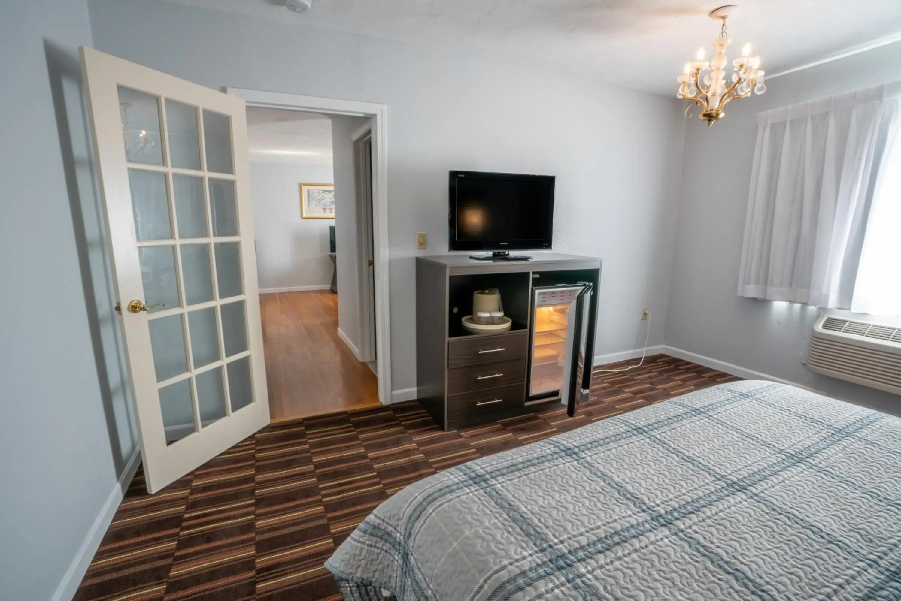 Bed in Hyannis Plaza Hotel Bed in Hyannis Plaza Hotel