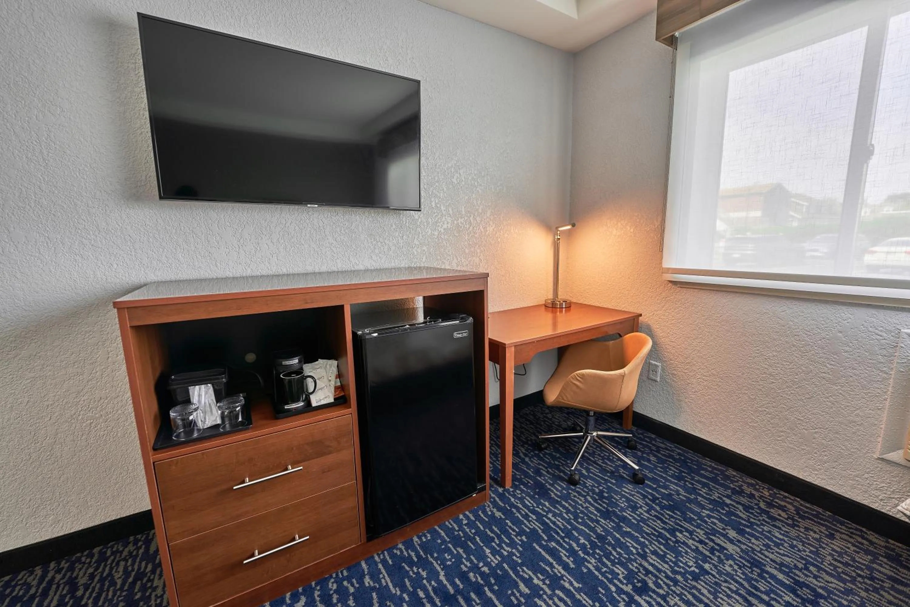 TV and multimedia in Hyannis Plaza Hotel