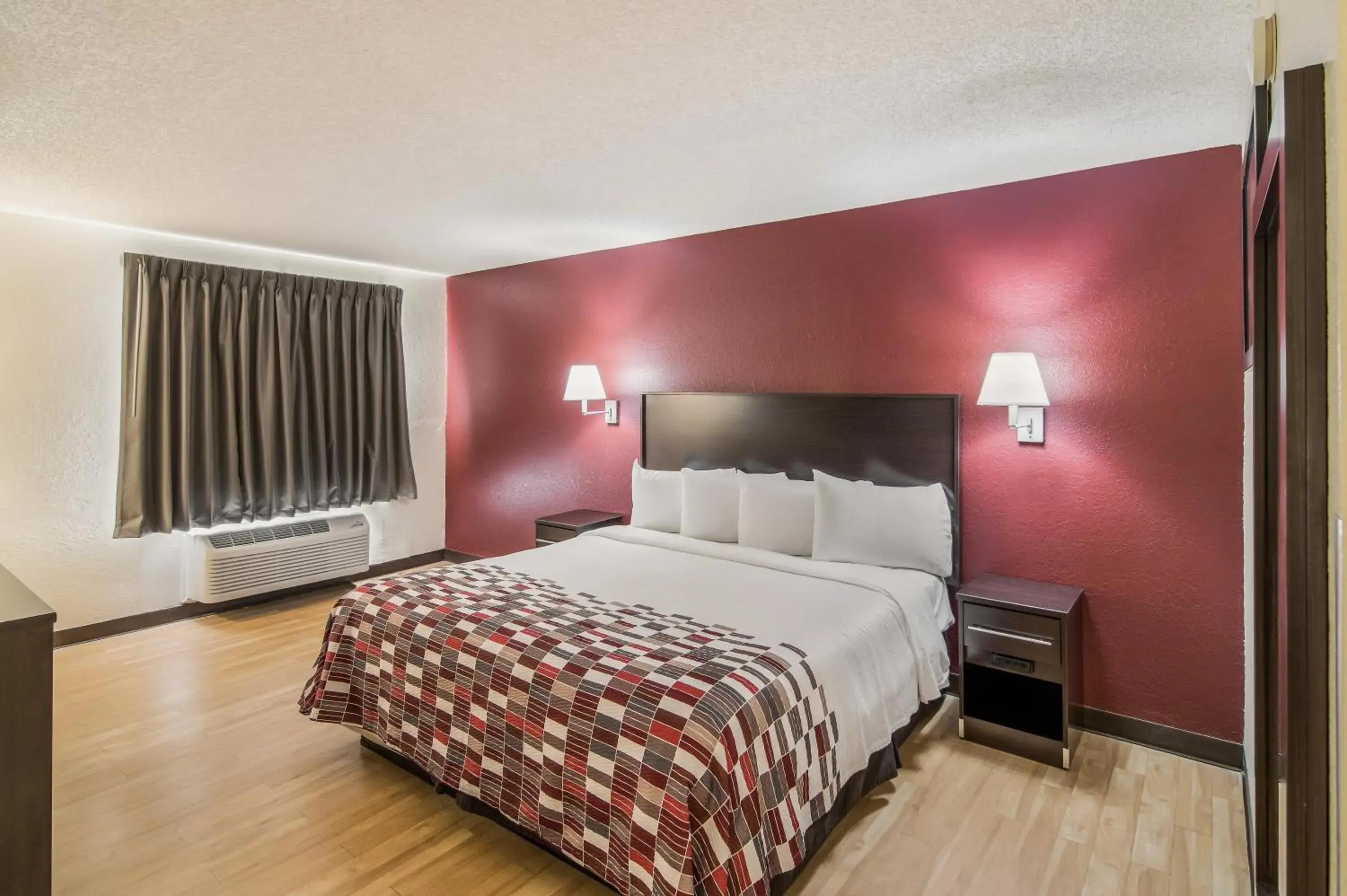 Suite King Room Non-Smoking in Red Roof Inn & Suites Pensacola East - Milton Suite King Room Non-Smoking in Red Roof Inn & Suites Pensacola East - Milton